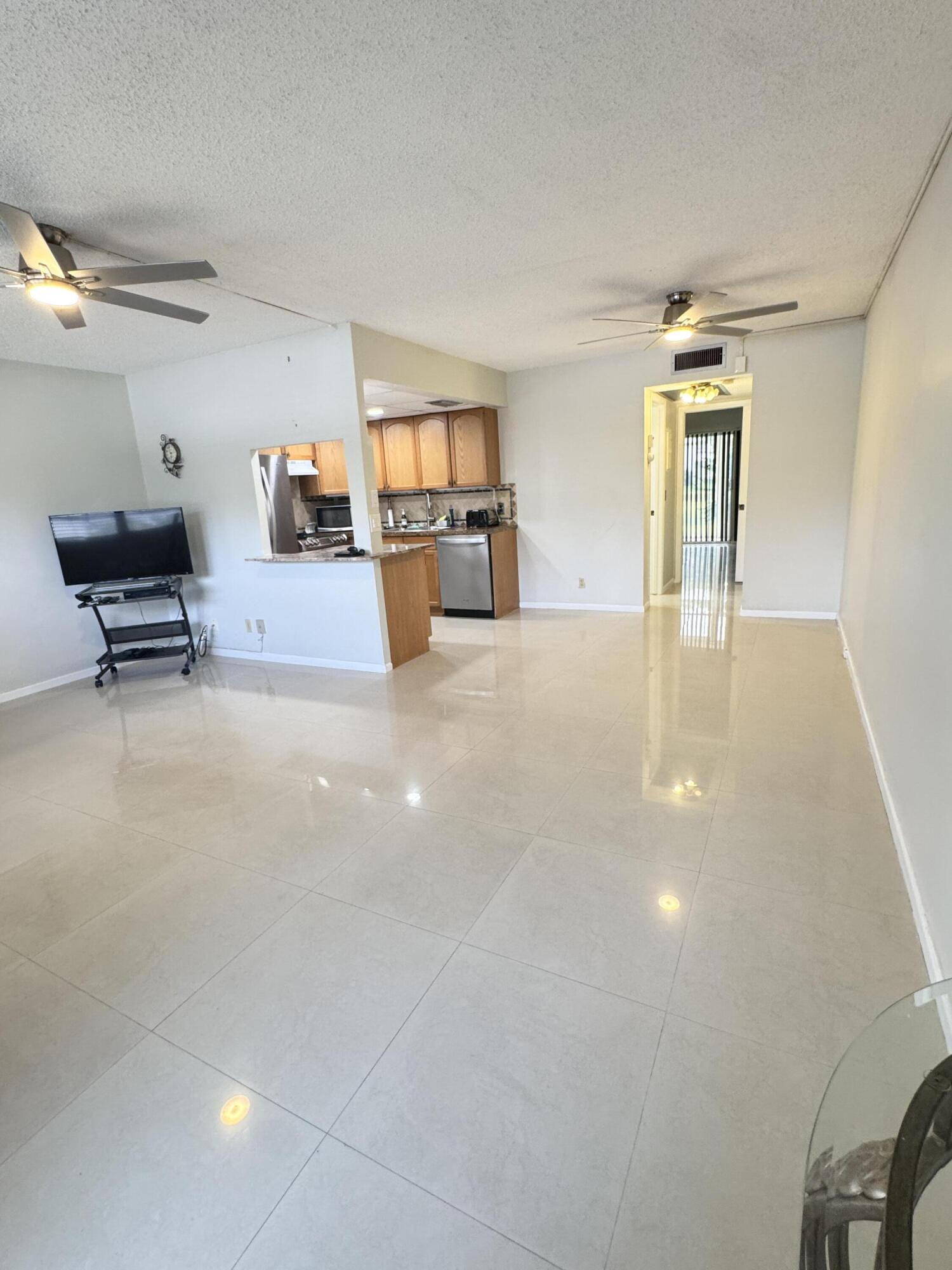 1036 Harwood D 1036 Property Photo 5