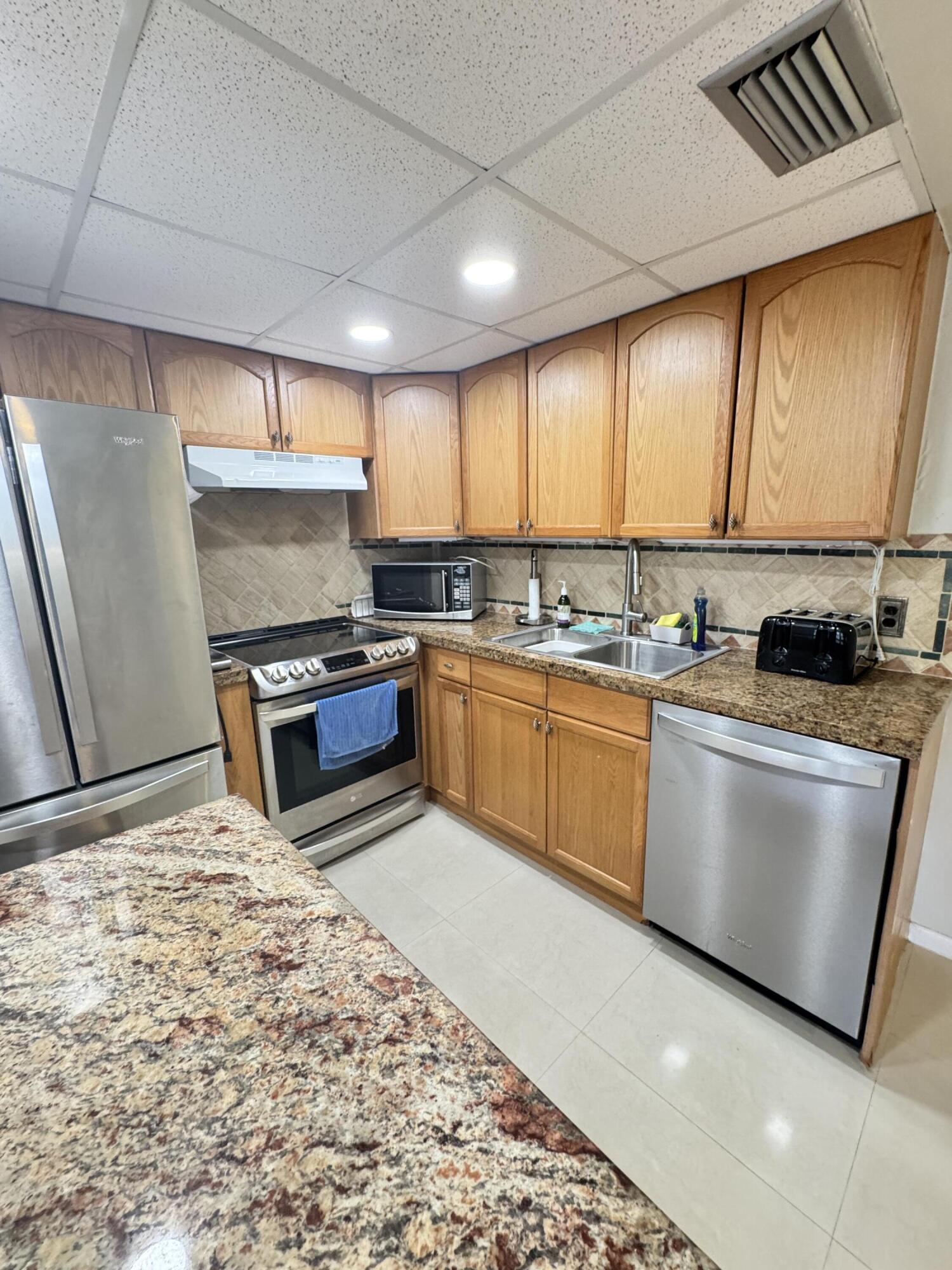 1036 Harwood D 1036 Property Photo 7