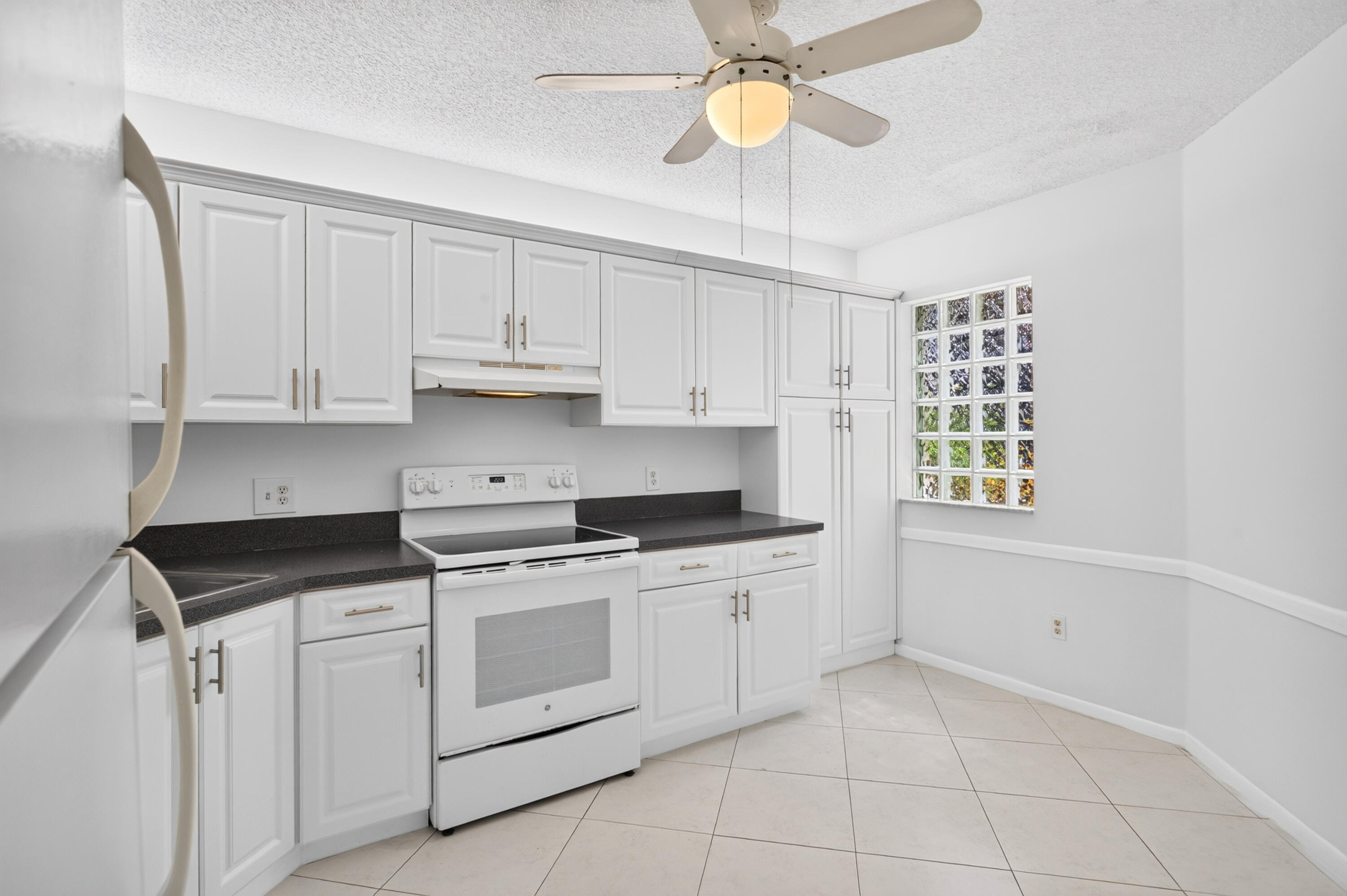 5283 Europa Drive D Property Photo 6