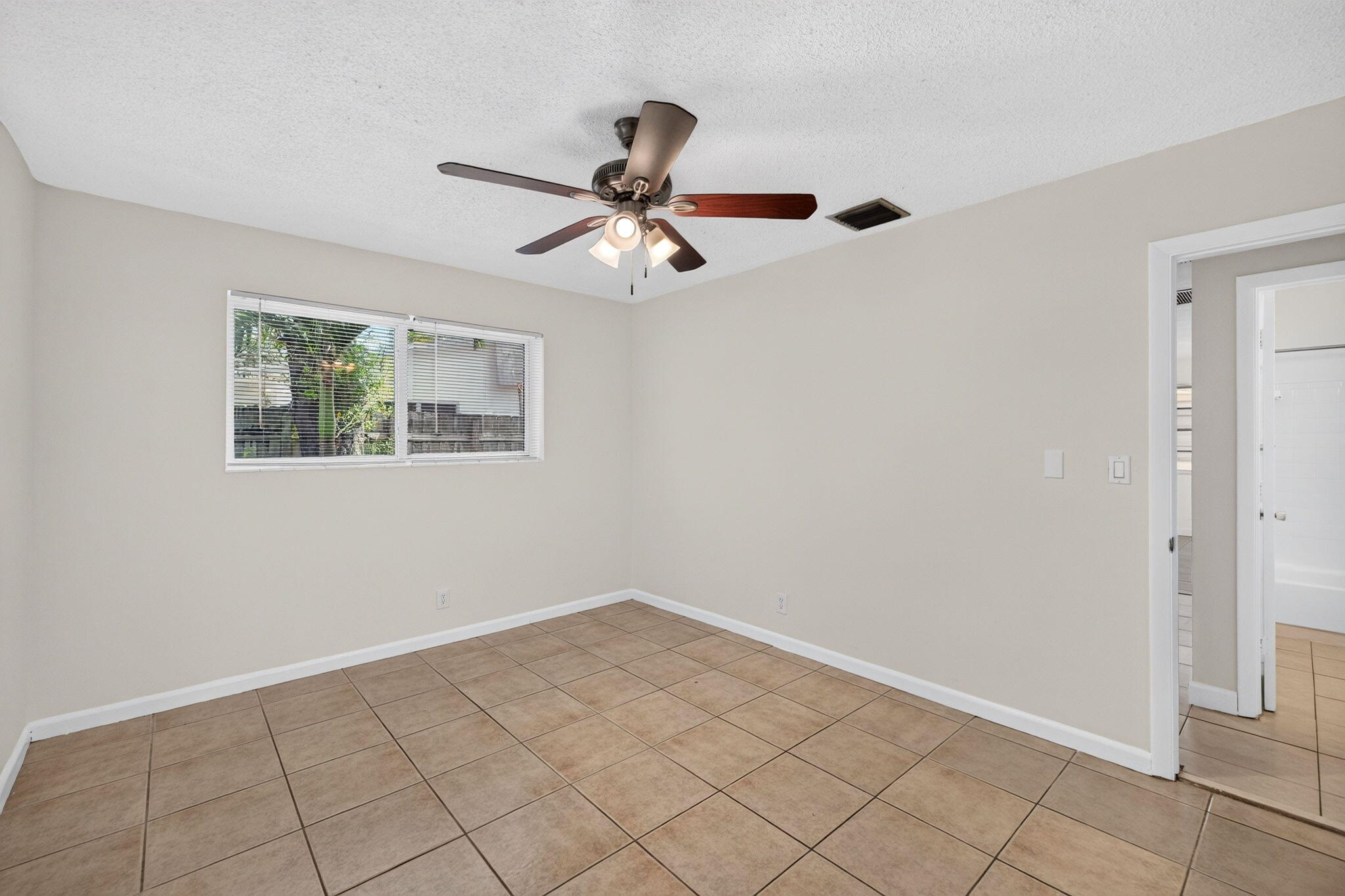 2500 Sw 18th Terrace 5 Property Photo 12