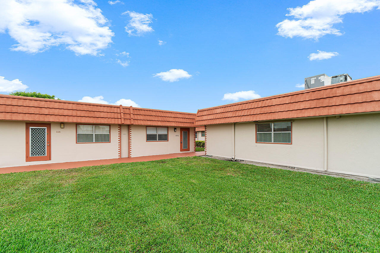 143 SEVILLE E Property Photo 1