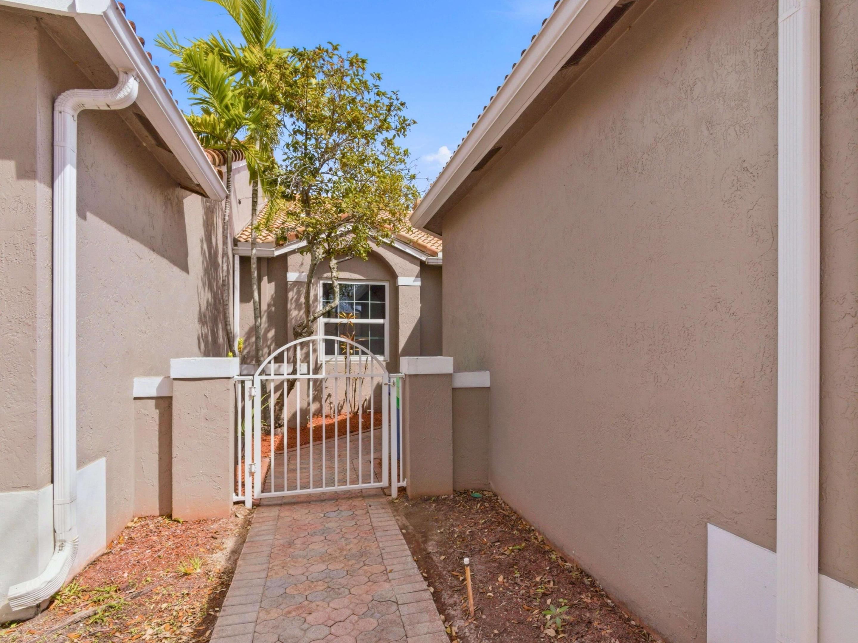 2920 E Aragon Boulevard 3 Property Photo 2
