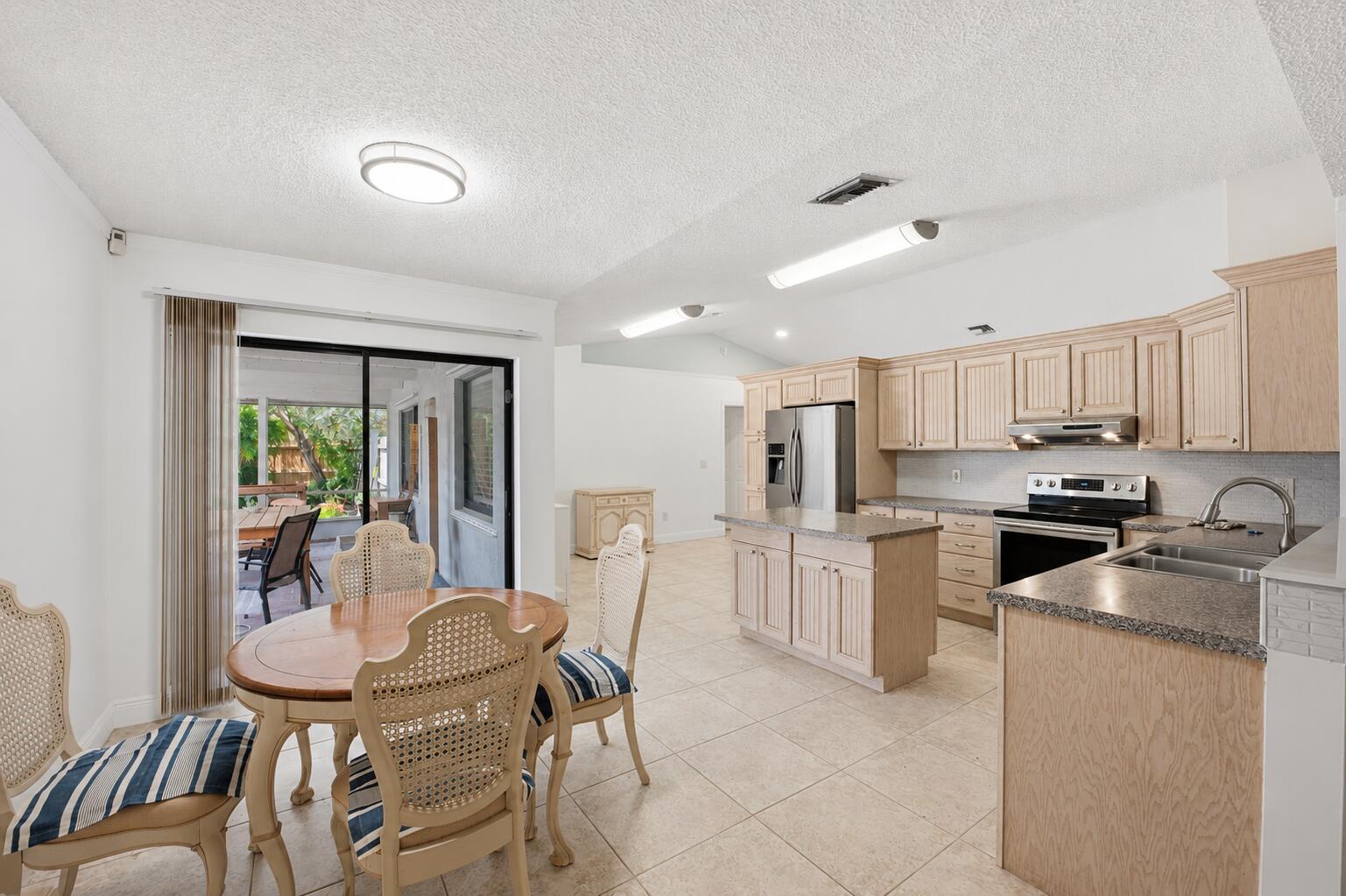 1081 Palama Way Property Photo 9