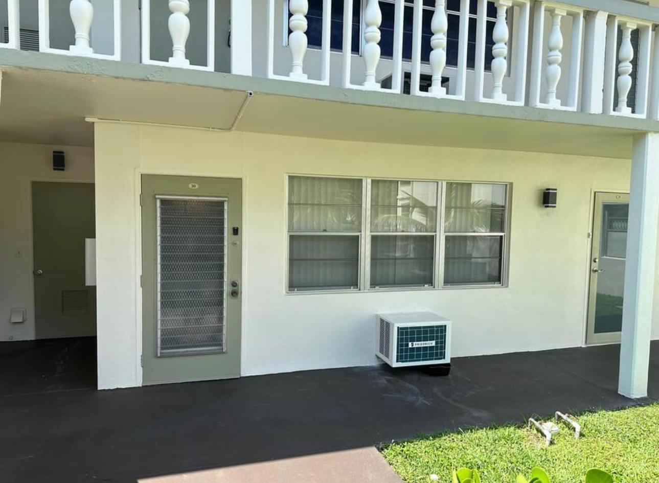 30 WESTBURY B Circle 30 Property Photo 1