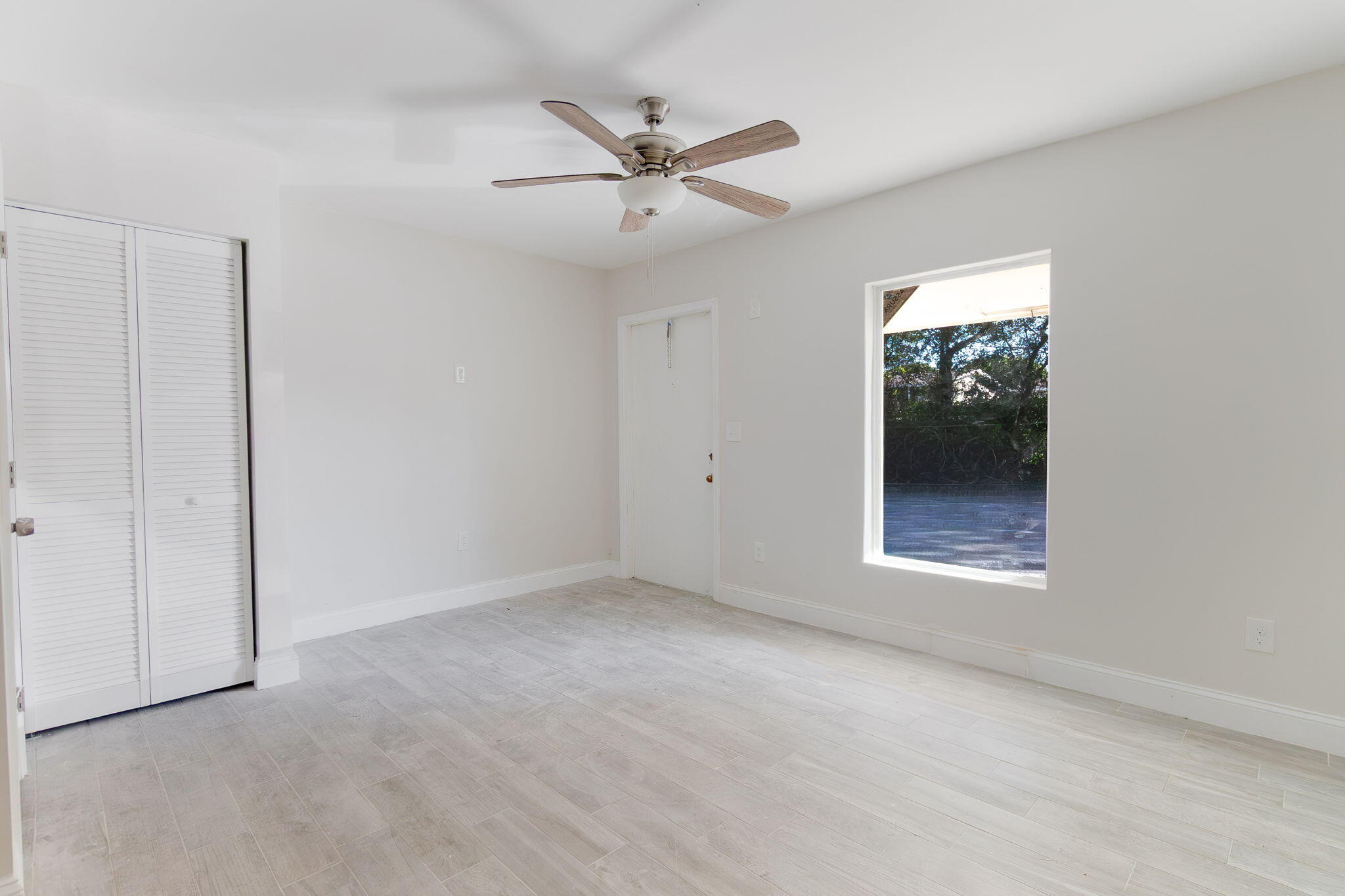 400 S Federal Highway Property Photo 12