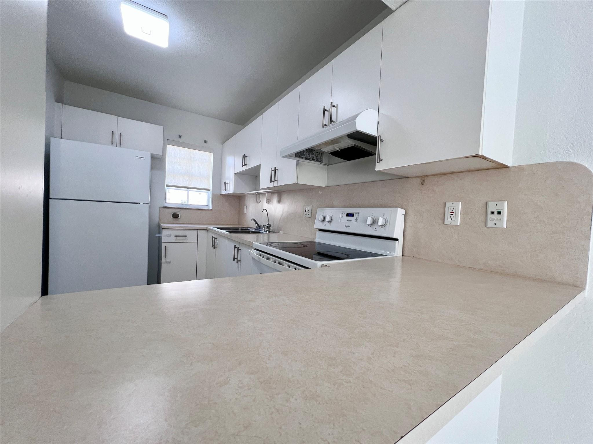 519 W 68th Street 4 Property Photo 4