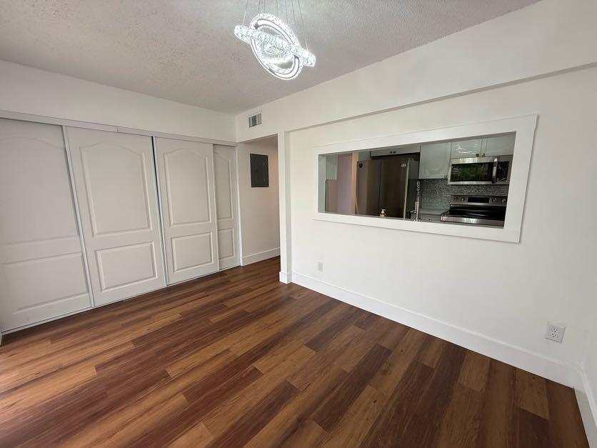 5140 Elmhurst Road B Property Photo 7
