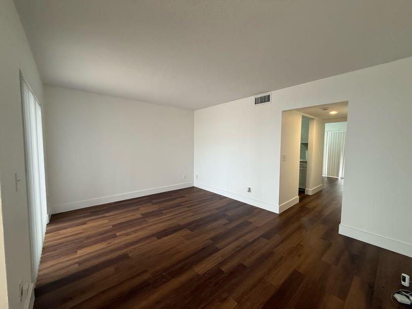 5140 Elmhurst Road B Property Photo 9