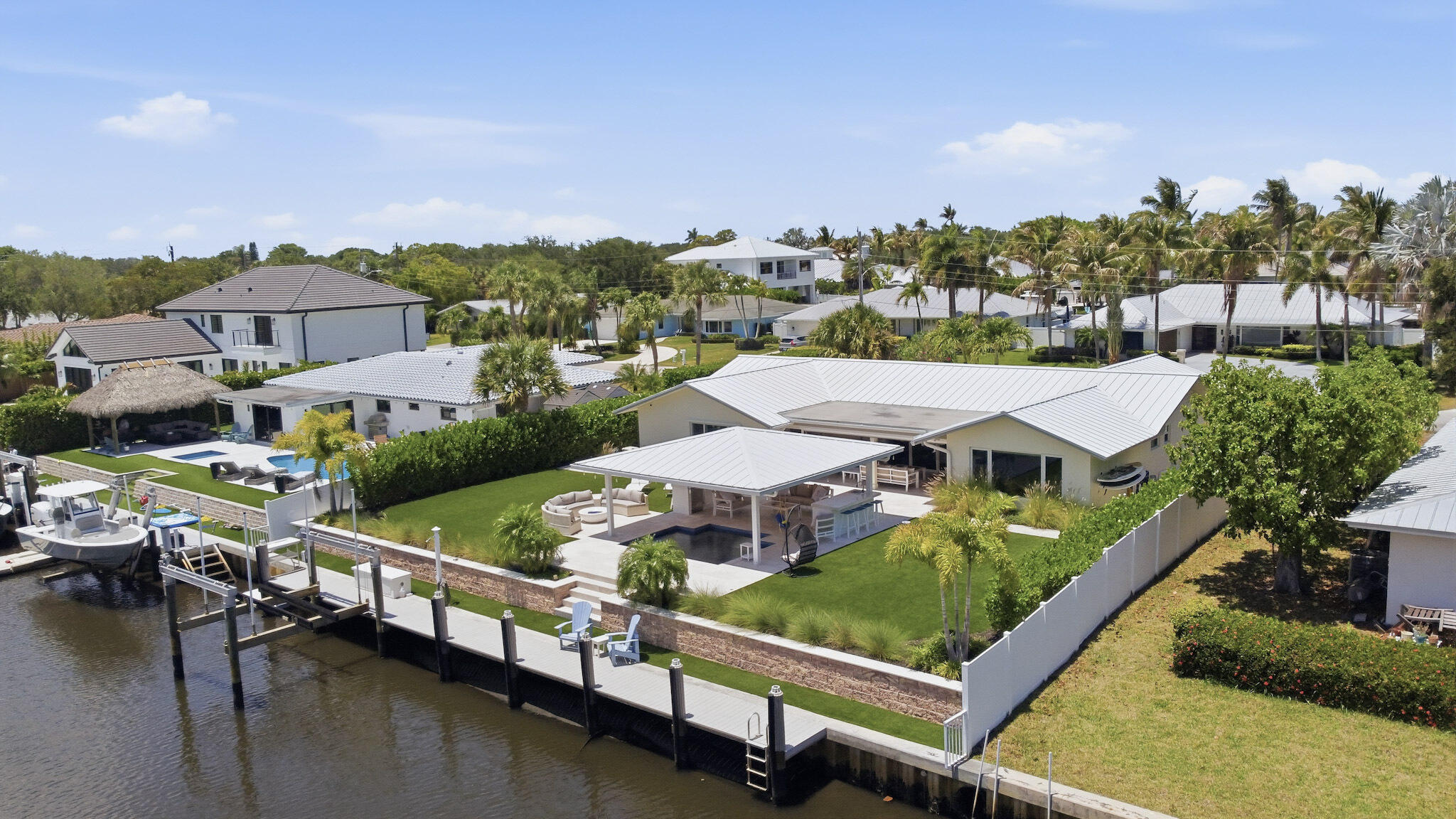 16 Leeward Circle Property Photo 3