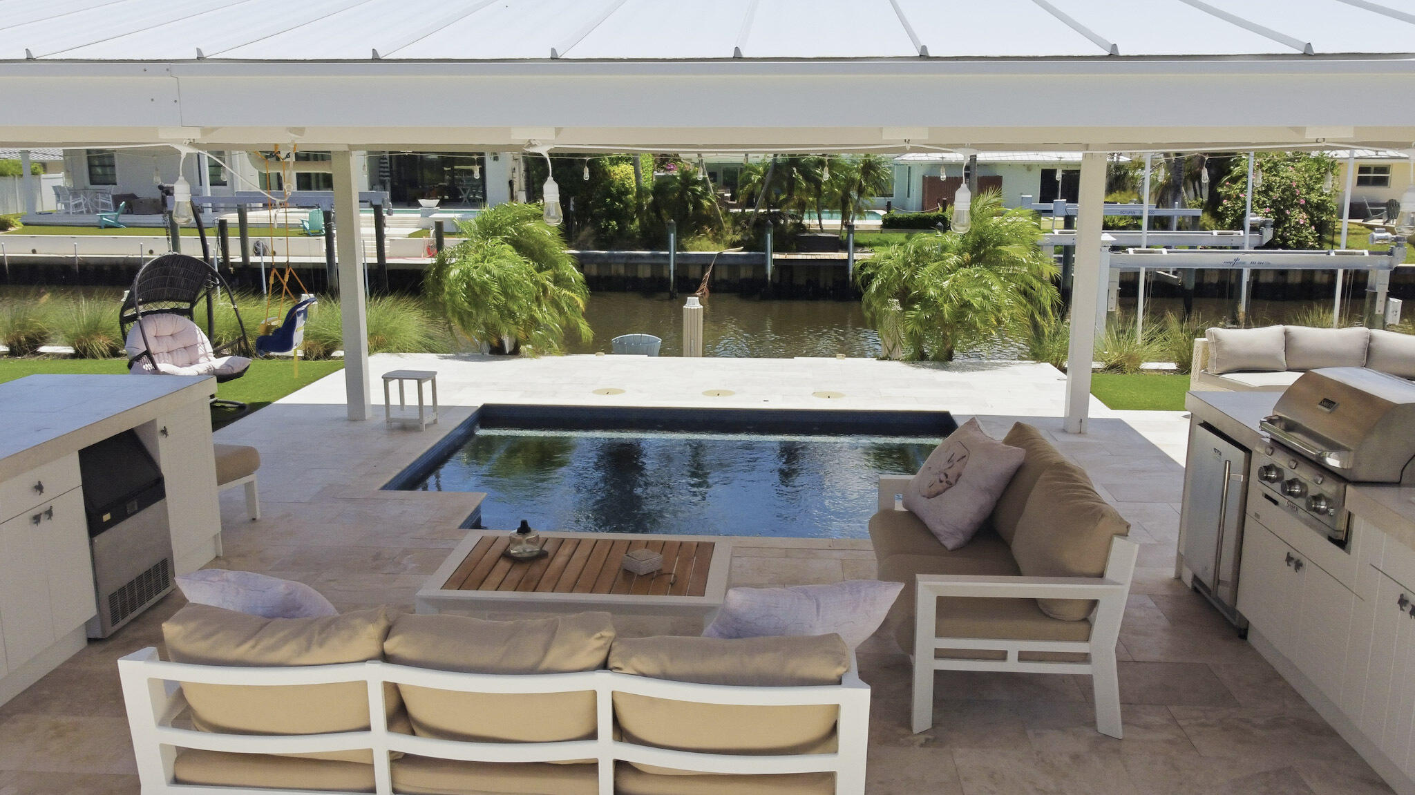 16 Leeward Circle Property Photo 8