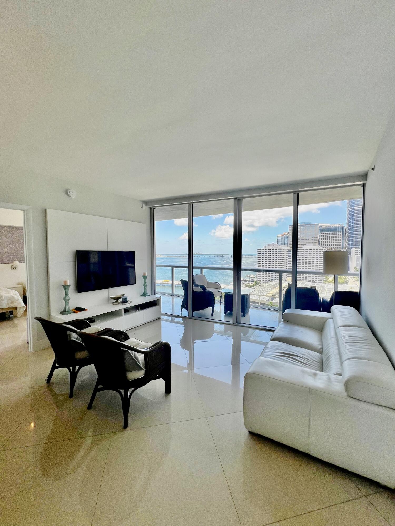 495 Brickell Avenue 1605 Property Photo 8