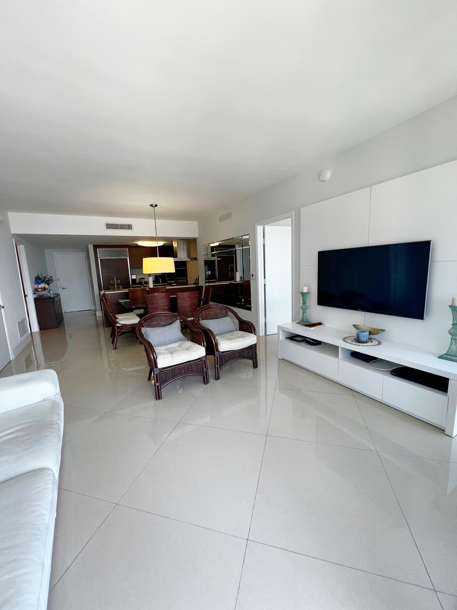495 Brickell Avenue 1605 Property Photo 10