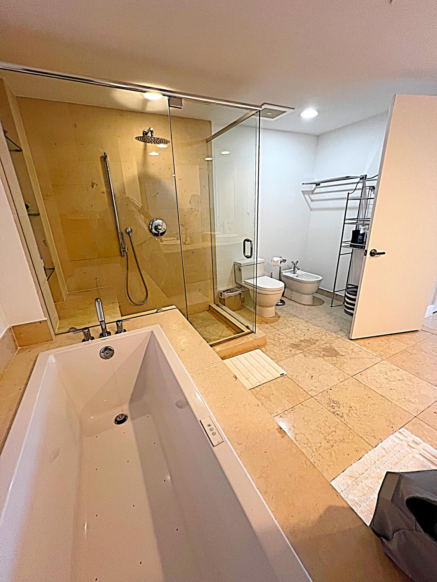 495 Brickell Avenue 1605 Property Photo 14