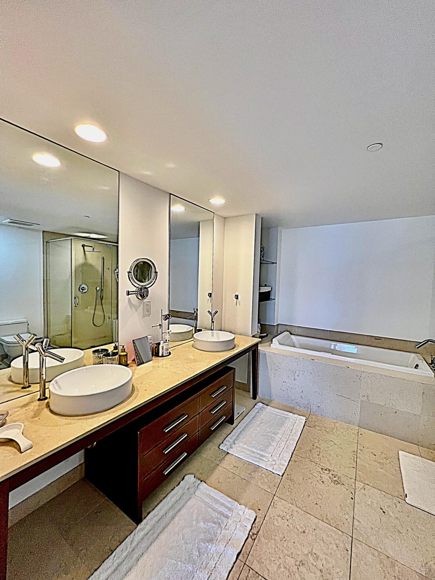 495 Brickell Avenue 1605 Property Photo 23
