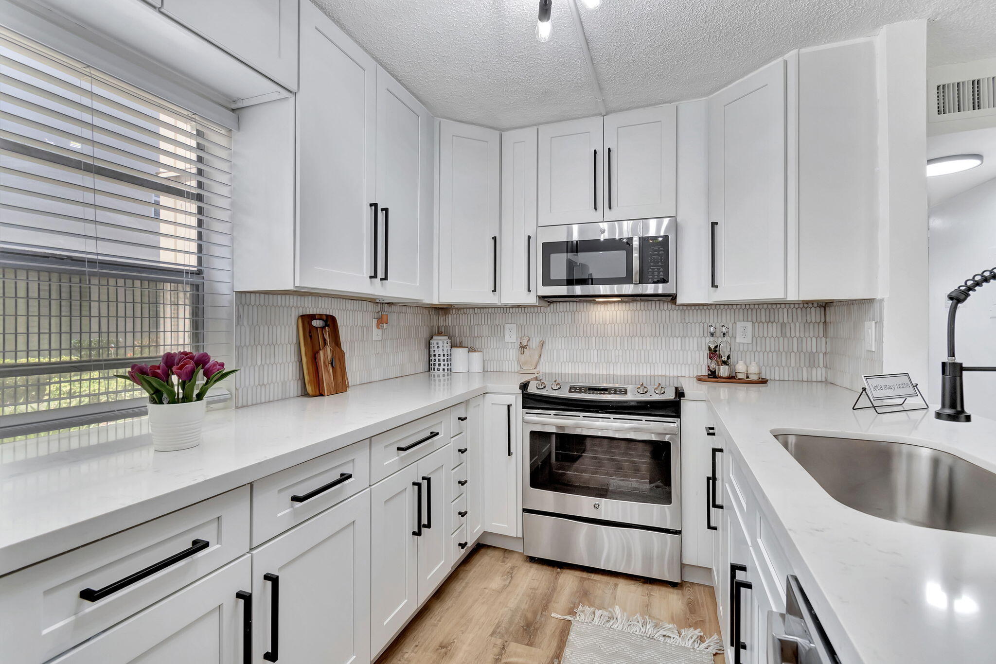 52 Burgundy B Property Photo 16