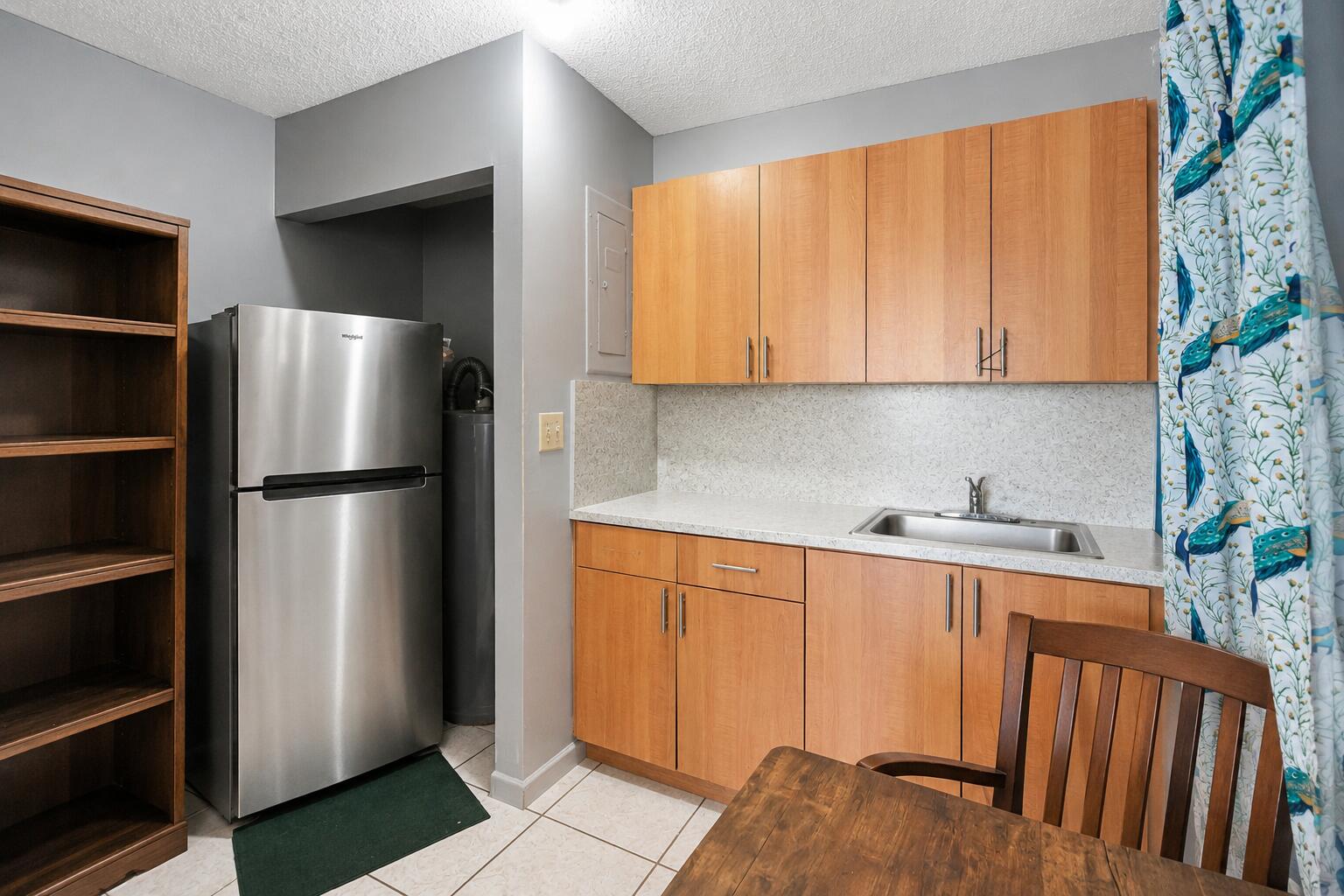 1067 W 43rd Place 68 Property Photo 18