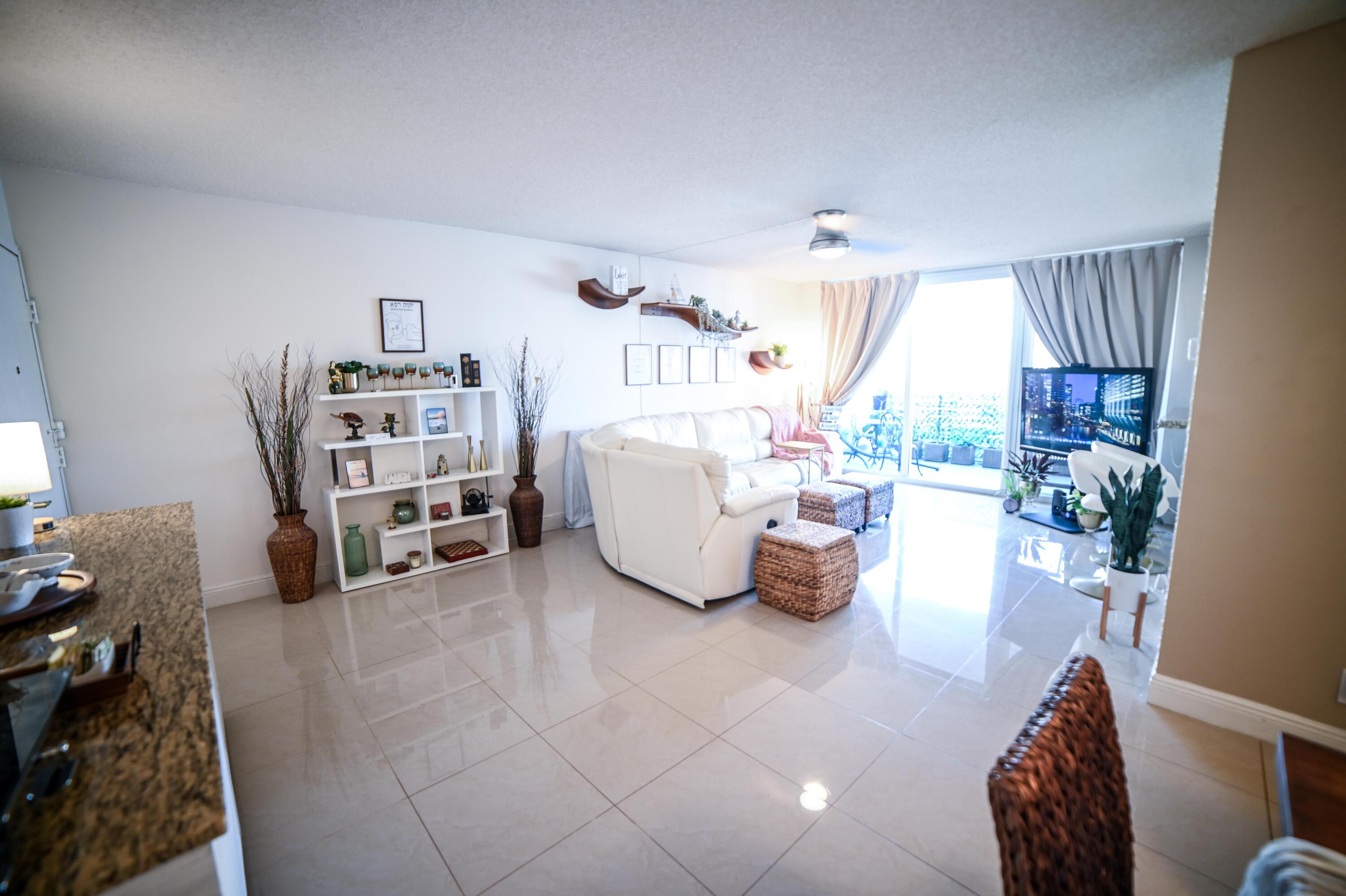 2701 N Ocean Boulevard 2f Property Photo 3