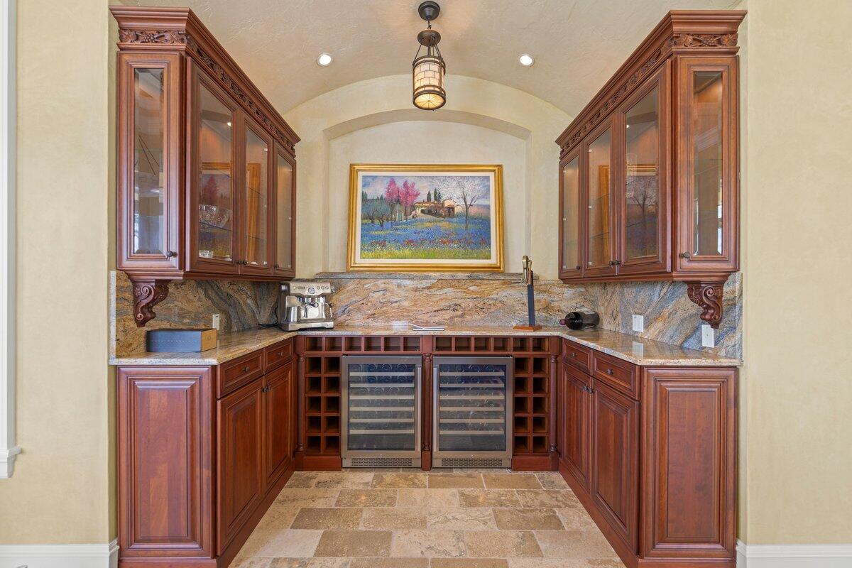 501 Granada Drive Property Photo 16