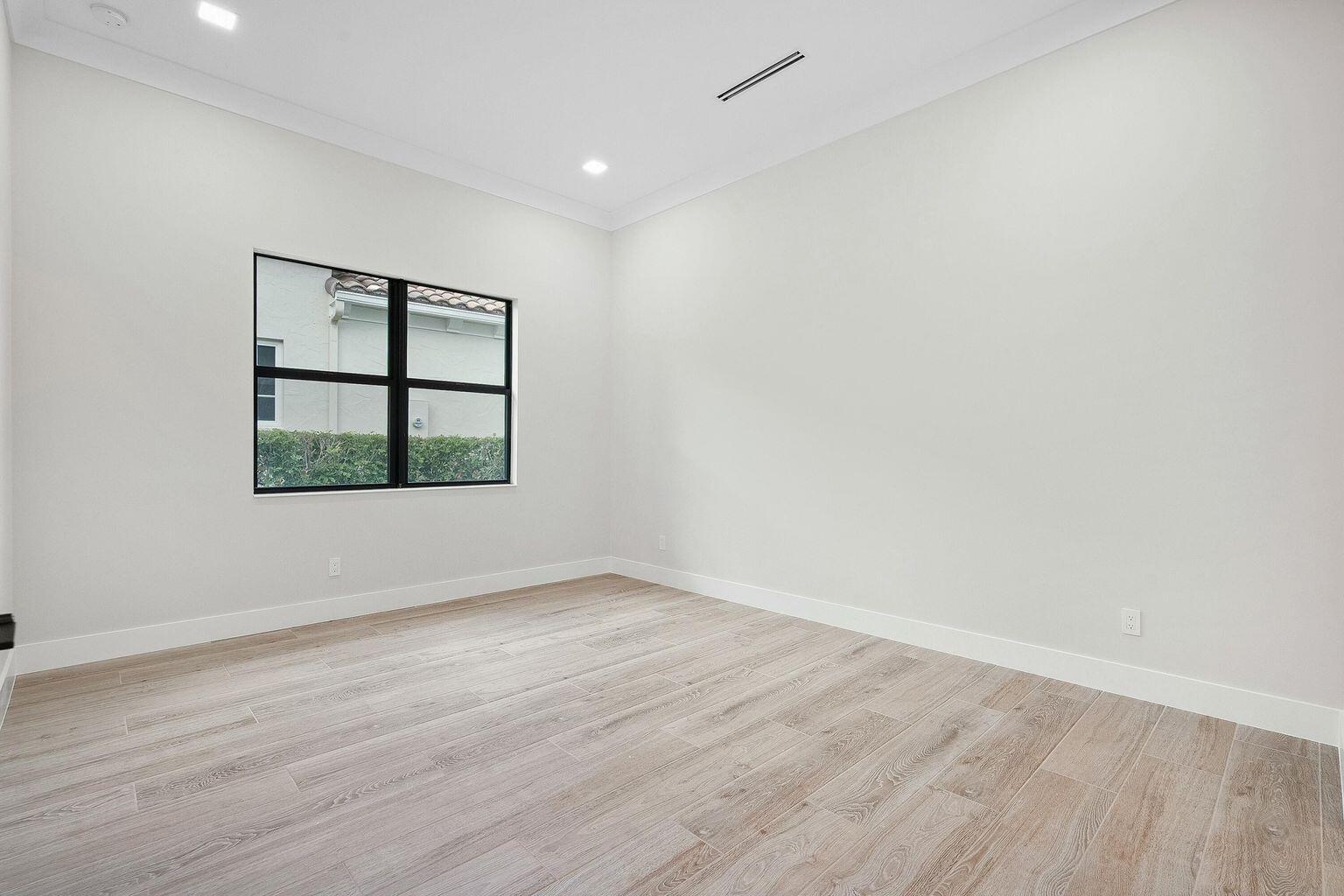 110 Se Via Verona Property Photo 37