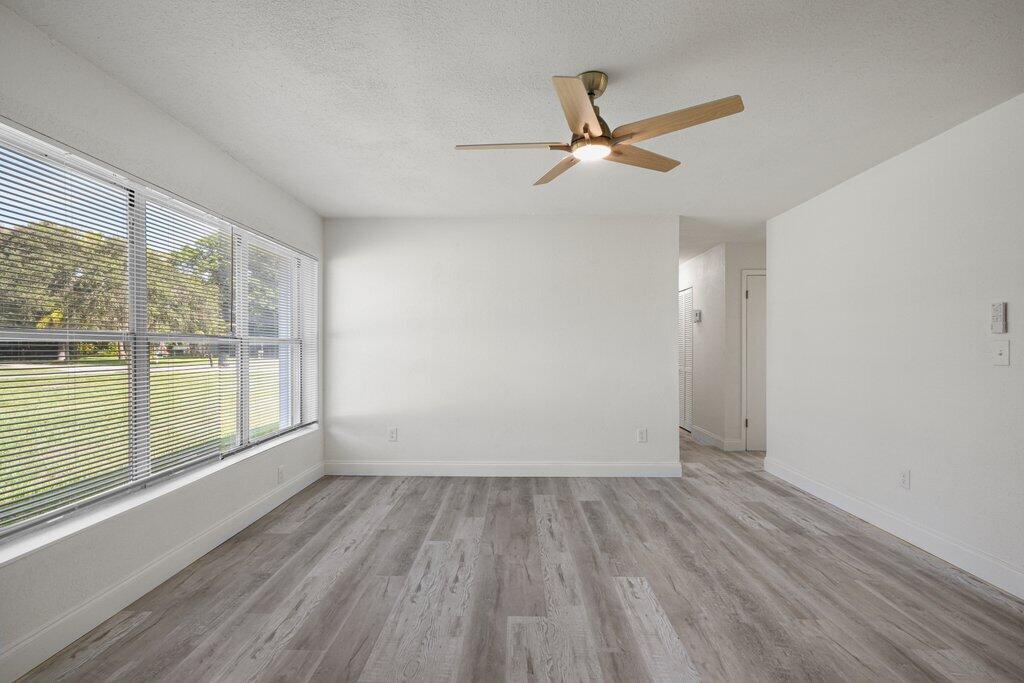 911 Se Dolphin Drive Property Photo 11