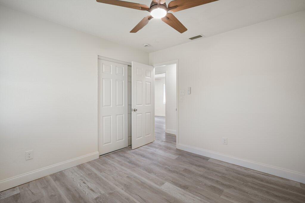 911 Se Dolphin Drive Property Photo 18