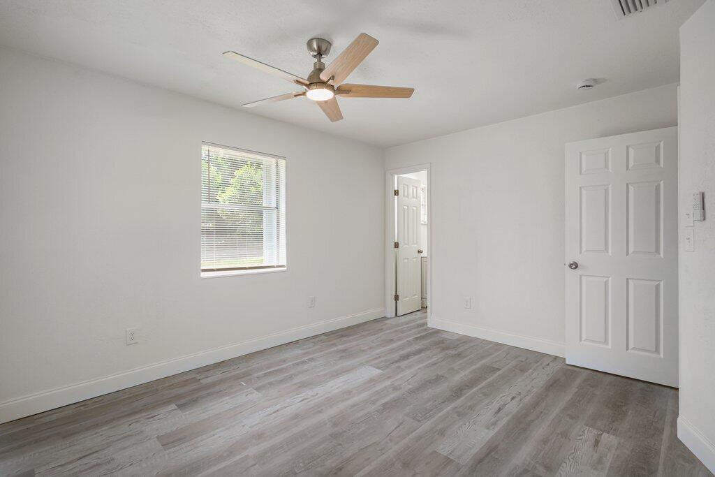 911 Se Dolphin Drive Property Photo 23