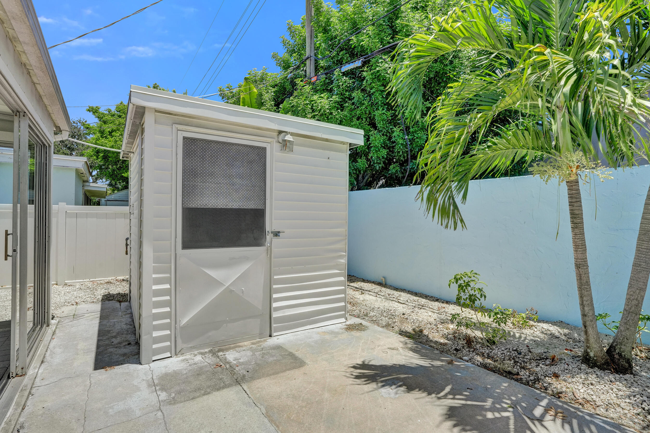 230 Ne 45th Street Property Photo 17