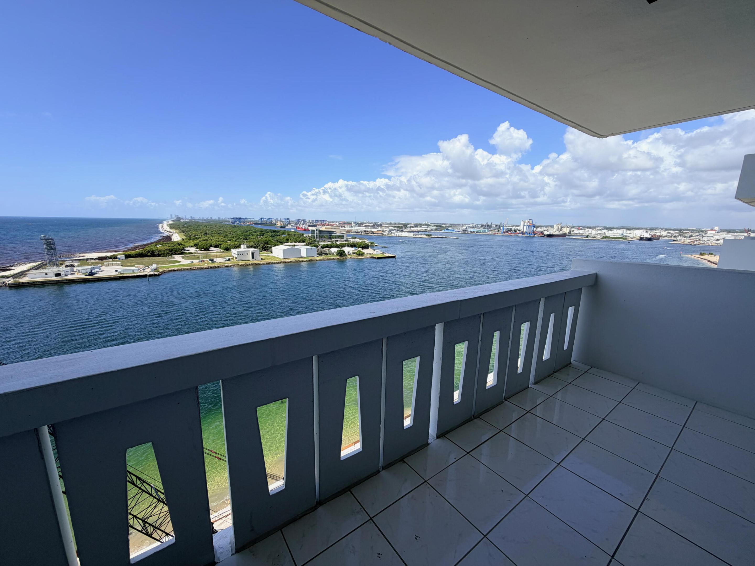 2100 S Ocean Drive 16h Property Photo 3