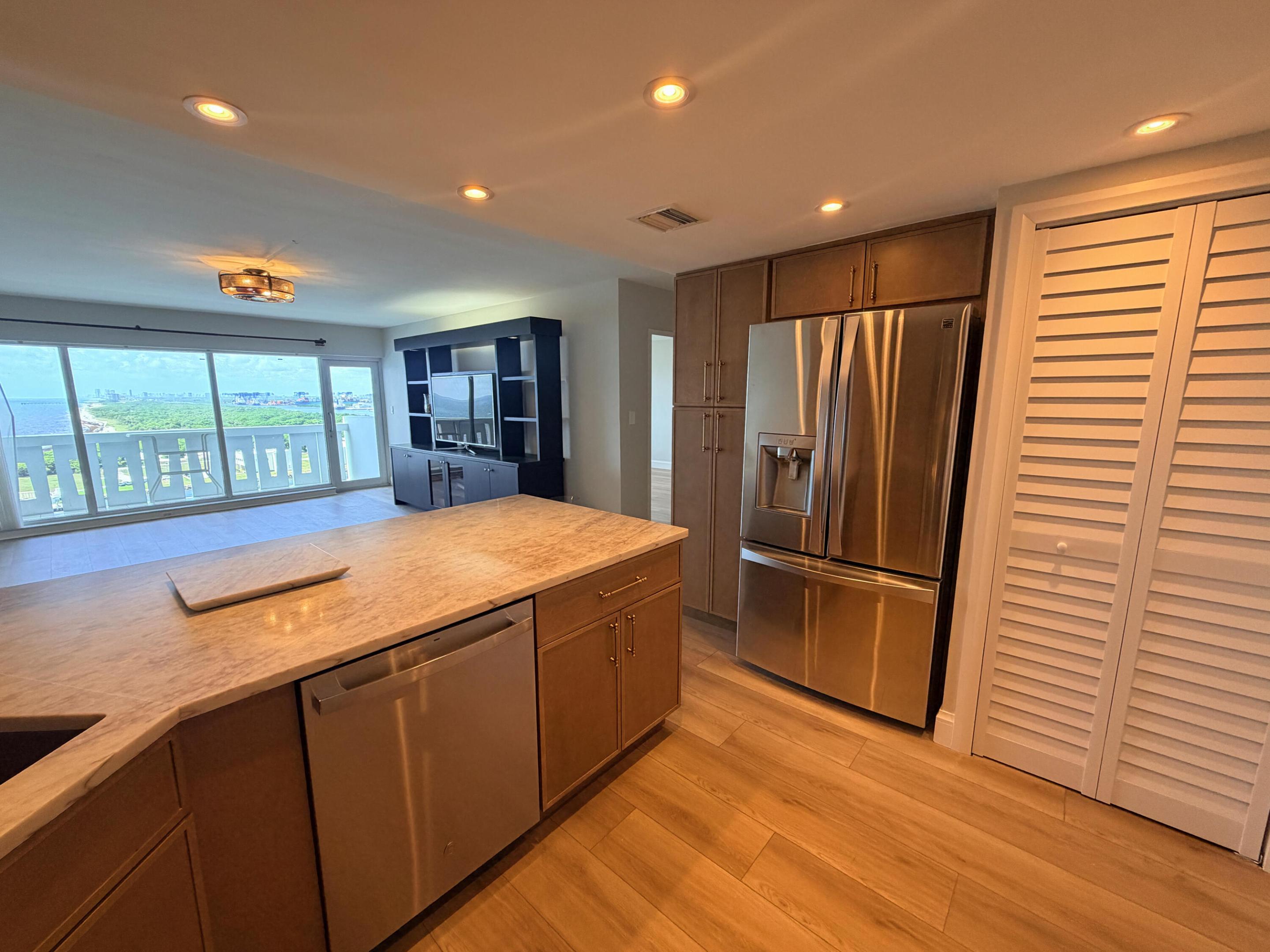 2100 S Ocean Drive 16h Property Photo 5