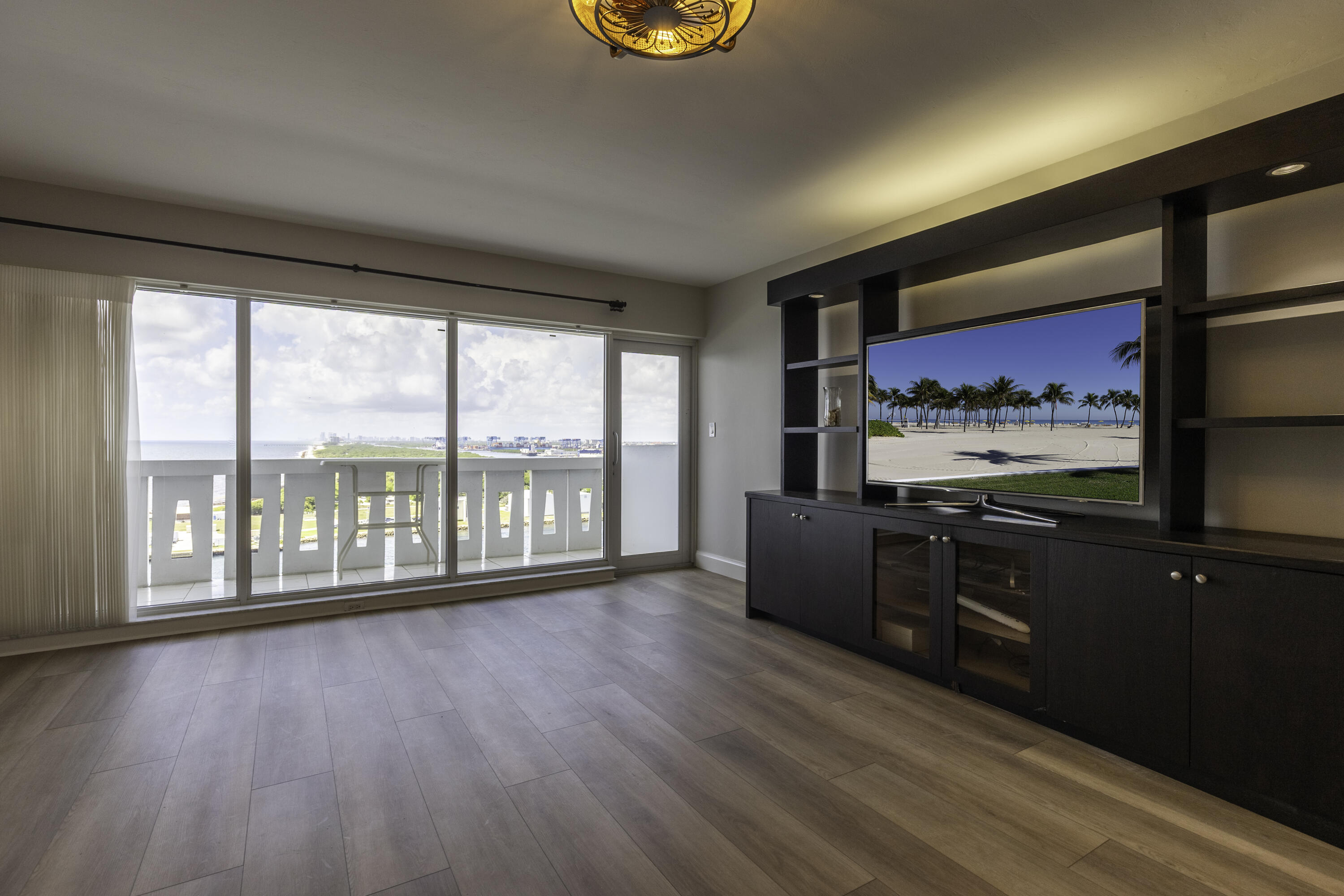 2100 S Ocean Drive 16h Property Photo 7