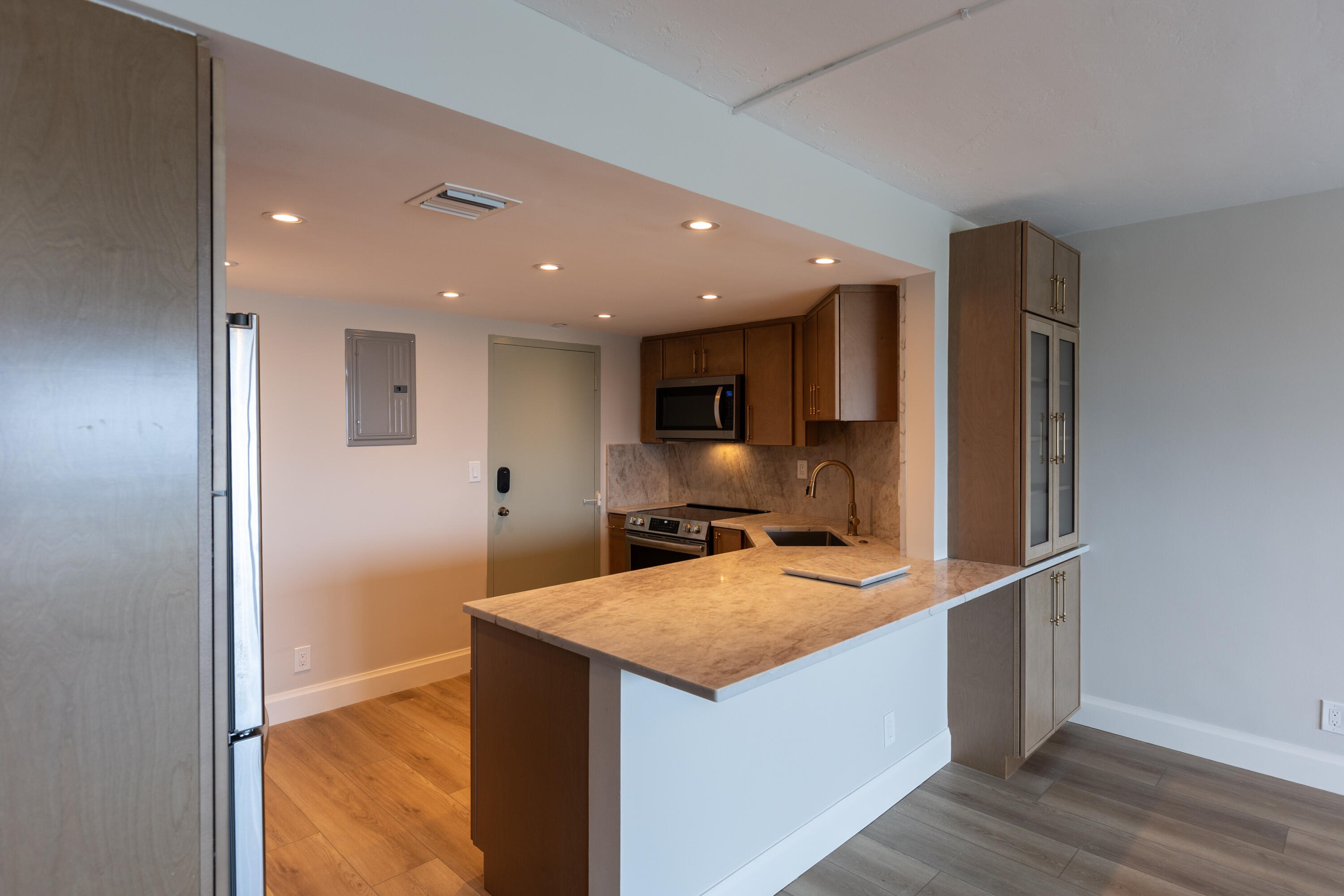 2100 S Ocean Drive 16h Property Photo 10