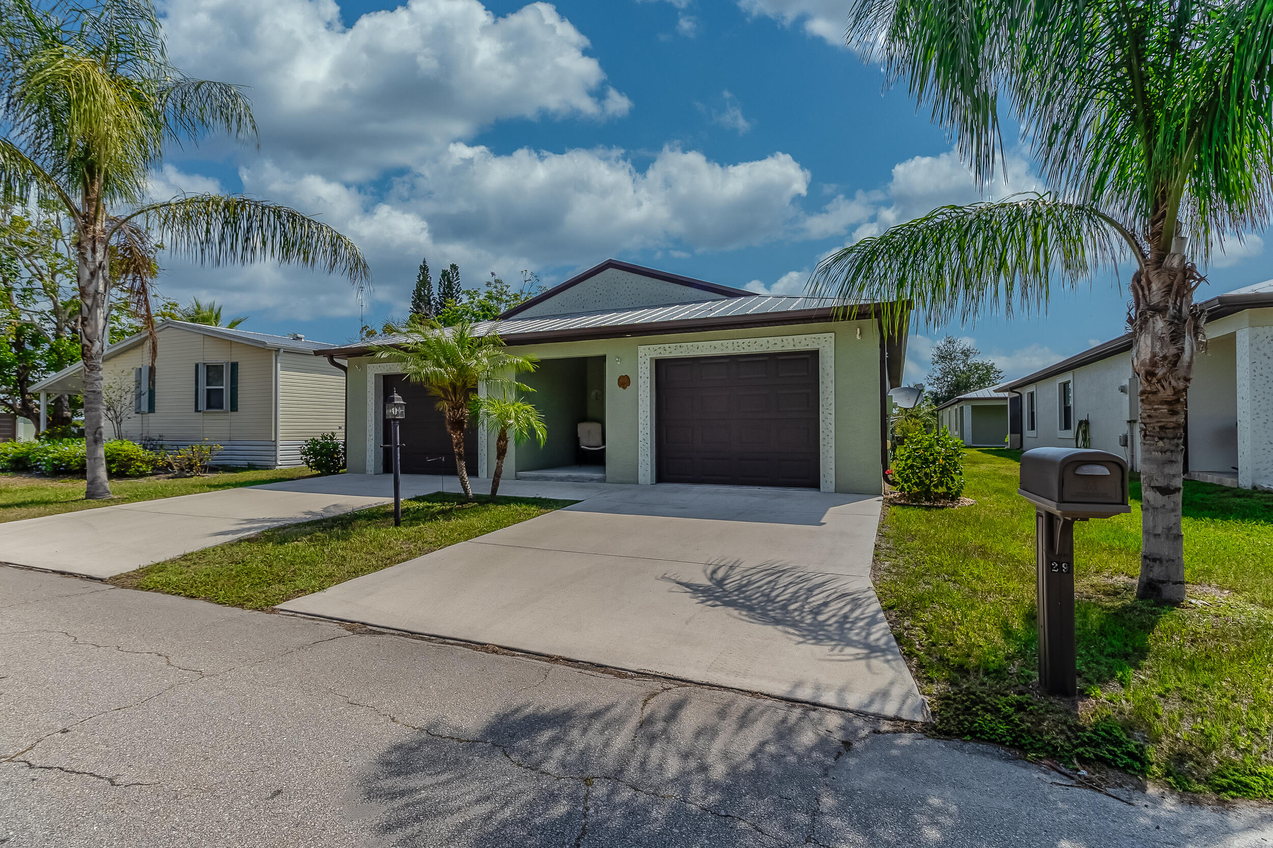 29 Mediterranean Boulevard W Property Photo 2