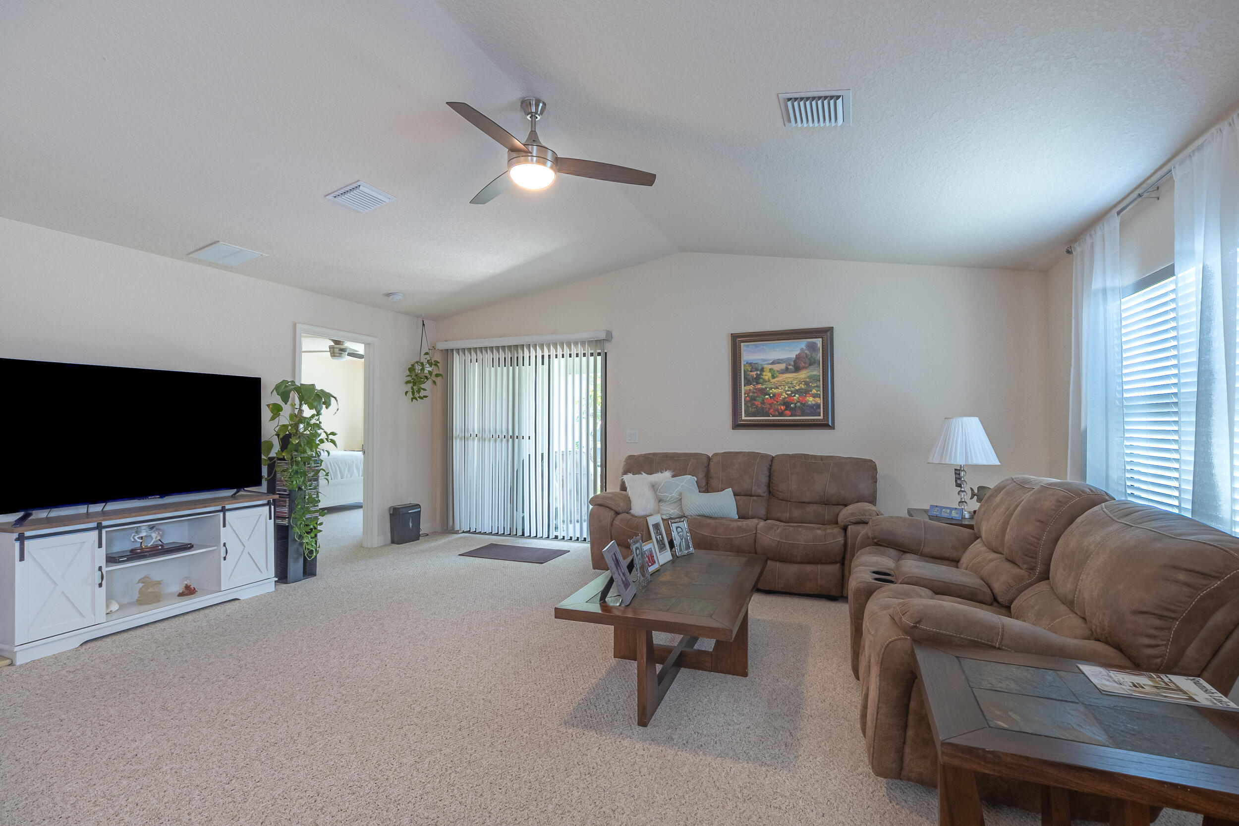 29 Mediterranean Boulevard W Property Photo 7