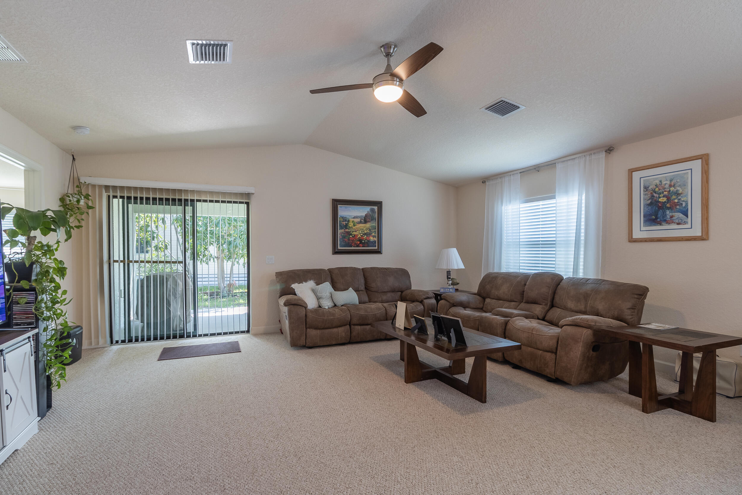 29 Mediterranean Boulevard W Property Photo 8