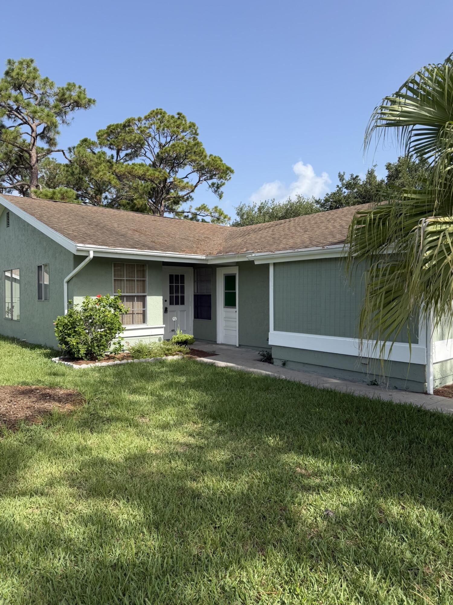 1720 Se Linpark Court Property Photo 2