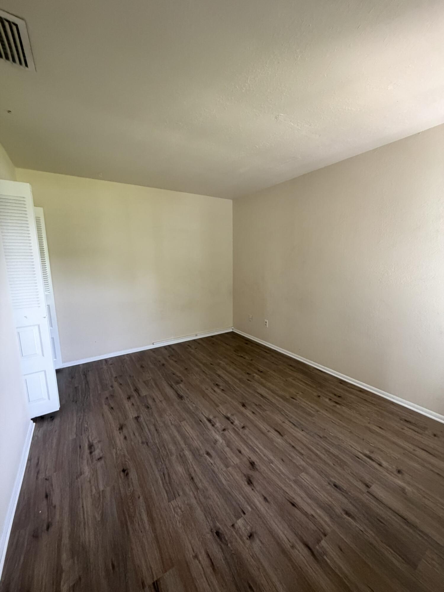 1720 Se Linpark Court Property Photo 16