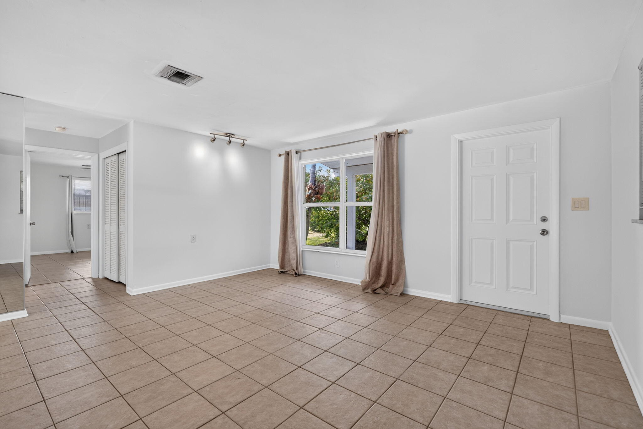 101 E Beverly Road E Property Photo 10