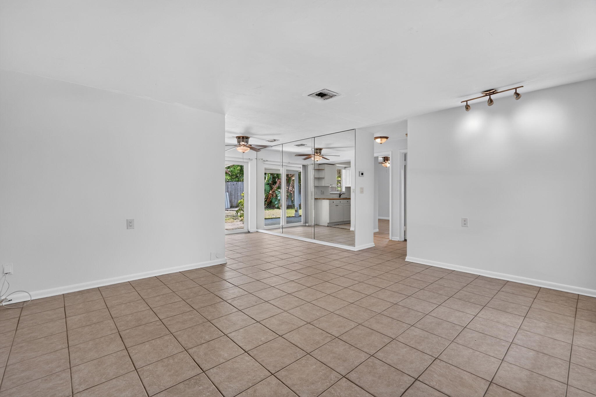101 E Beverly Road E Property Photo 12