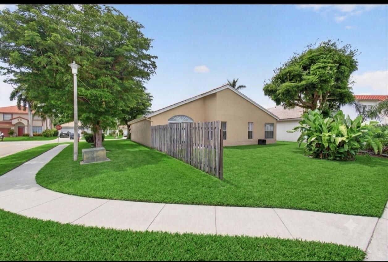 7116 Catalina Way Property Photo 2