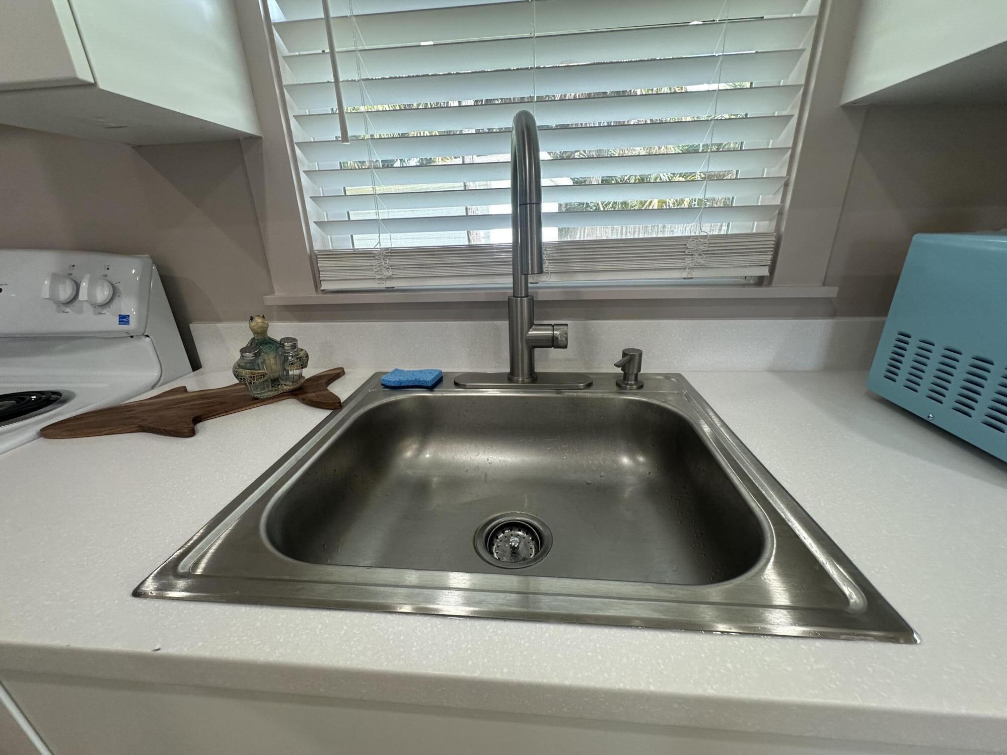 2472 Ne Pine Avenue Property Photo 7