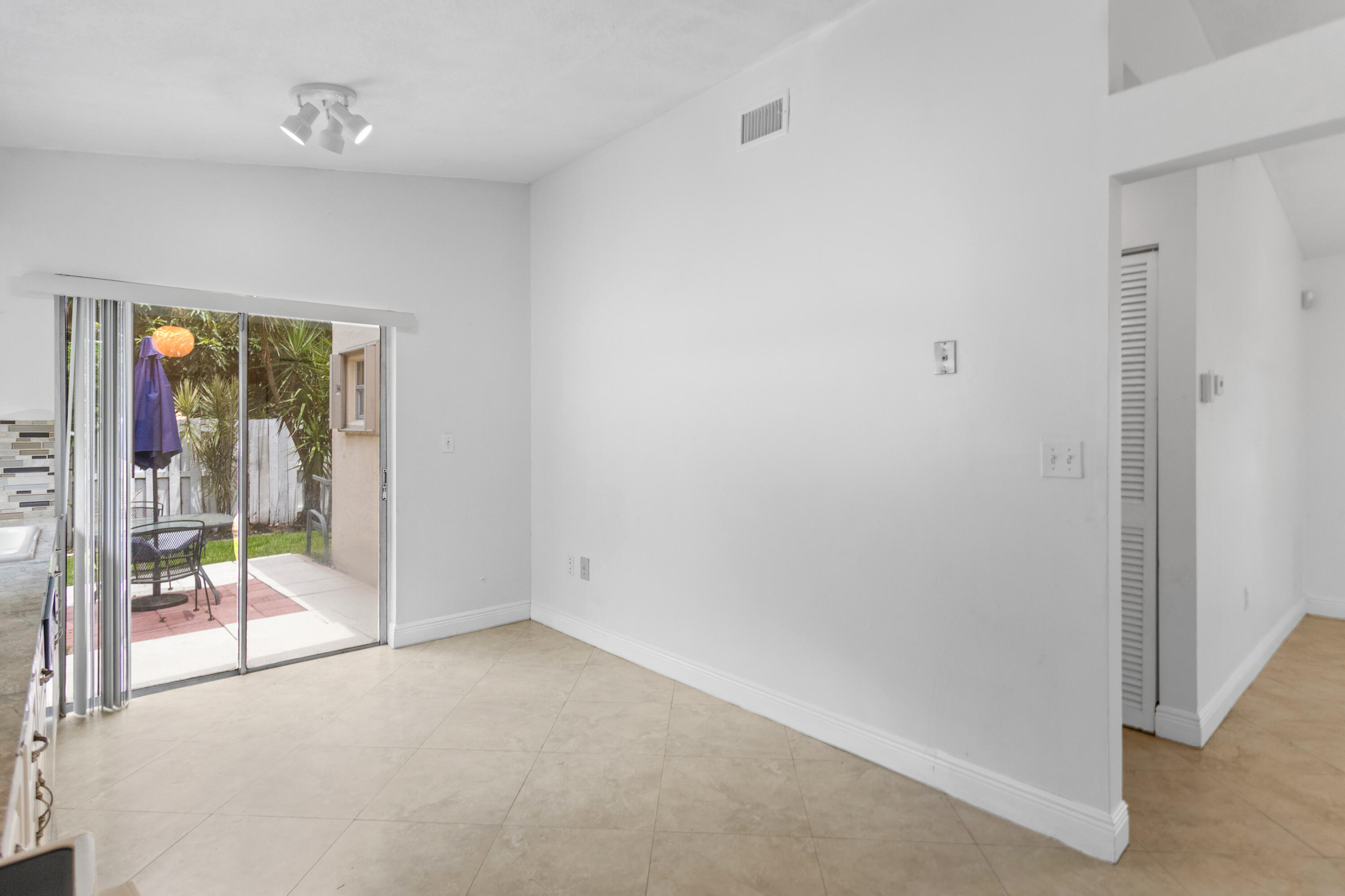 13945 Langley Place Property Photo 8