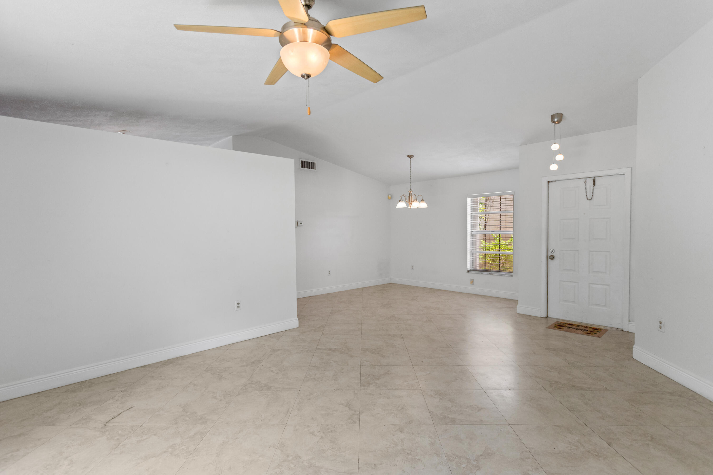 13945 Langley Place Property Photo 9