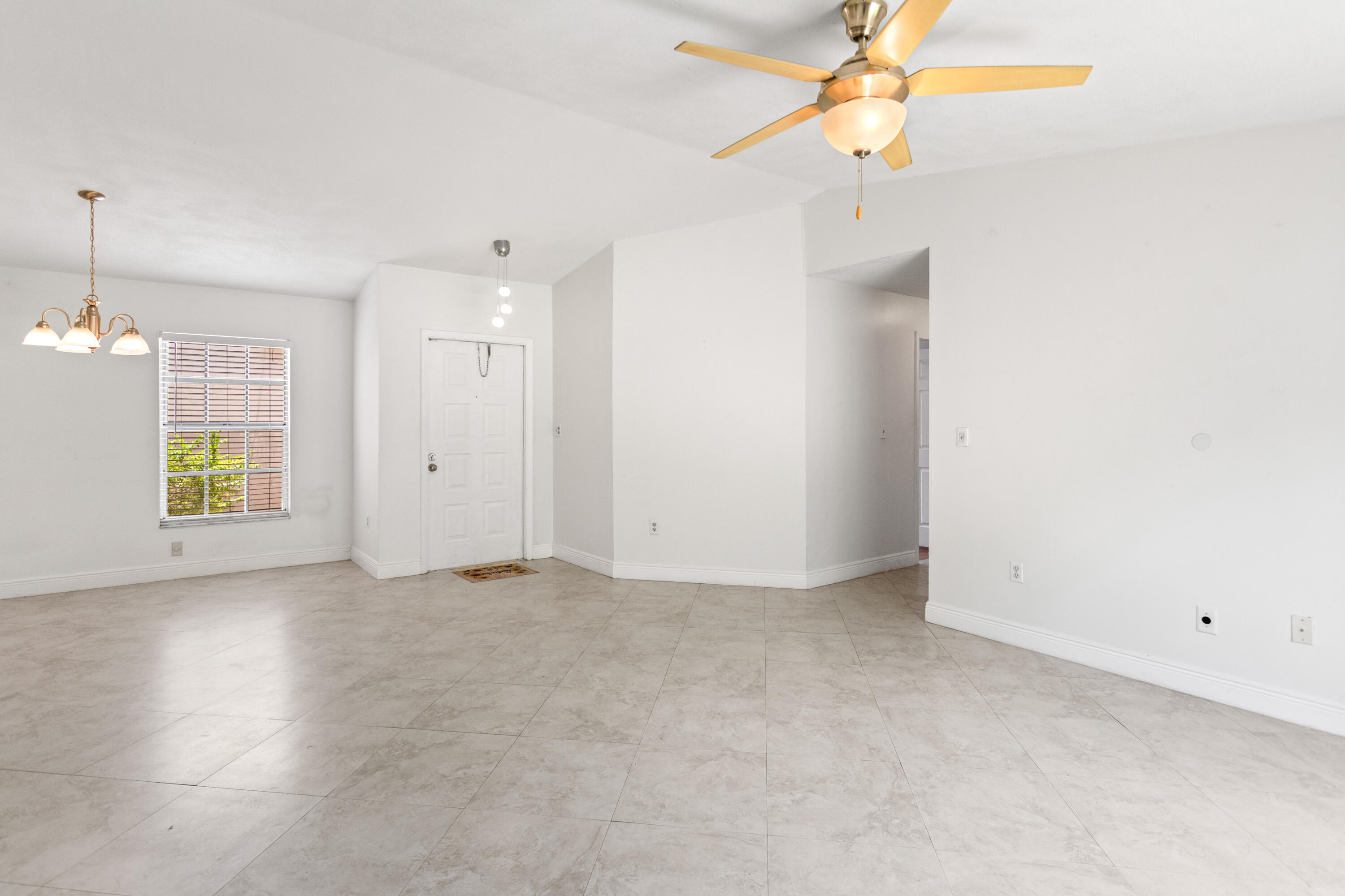 13945 Langley Place Property Photo 10
