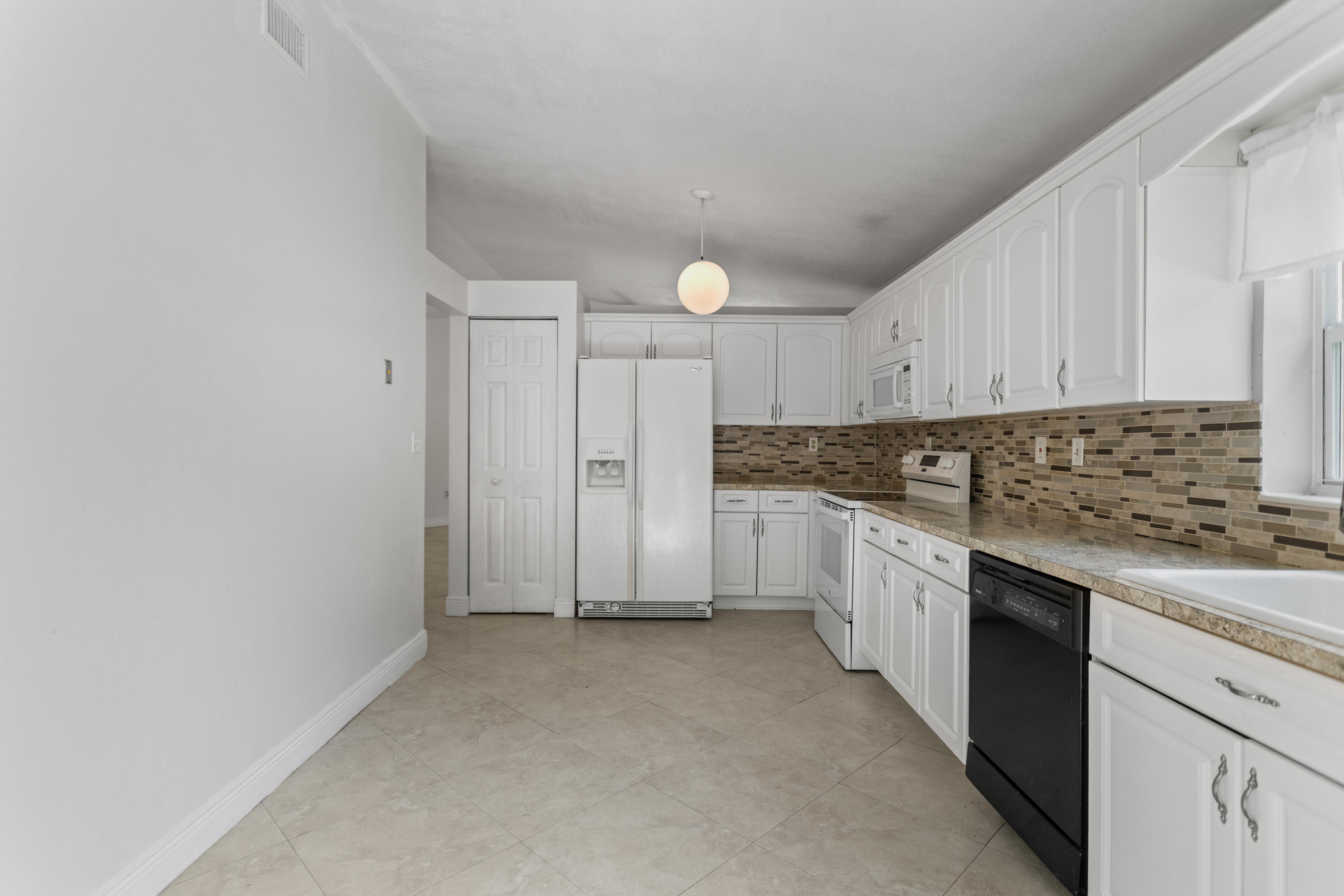 13945 Langley Place Property Photo 14