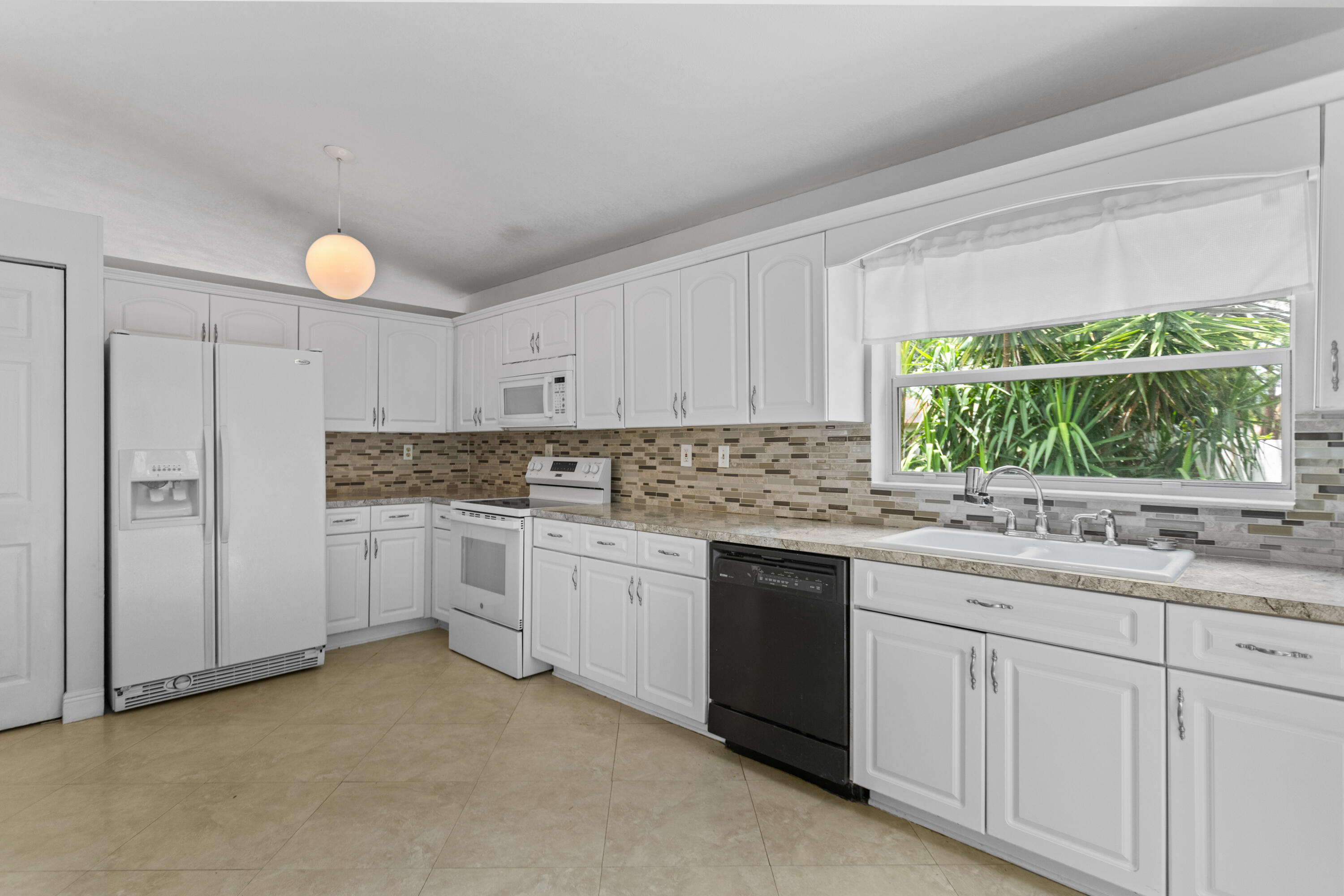13945 Langley Place Property Photo 35