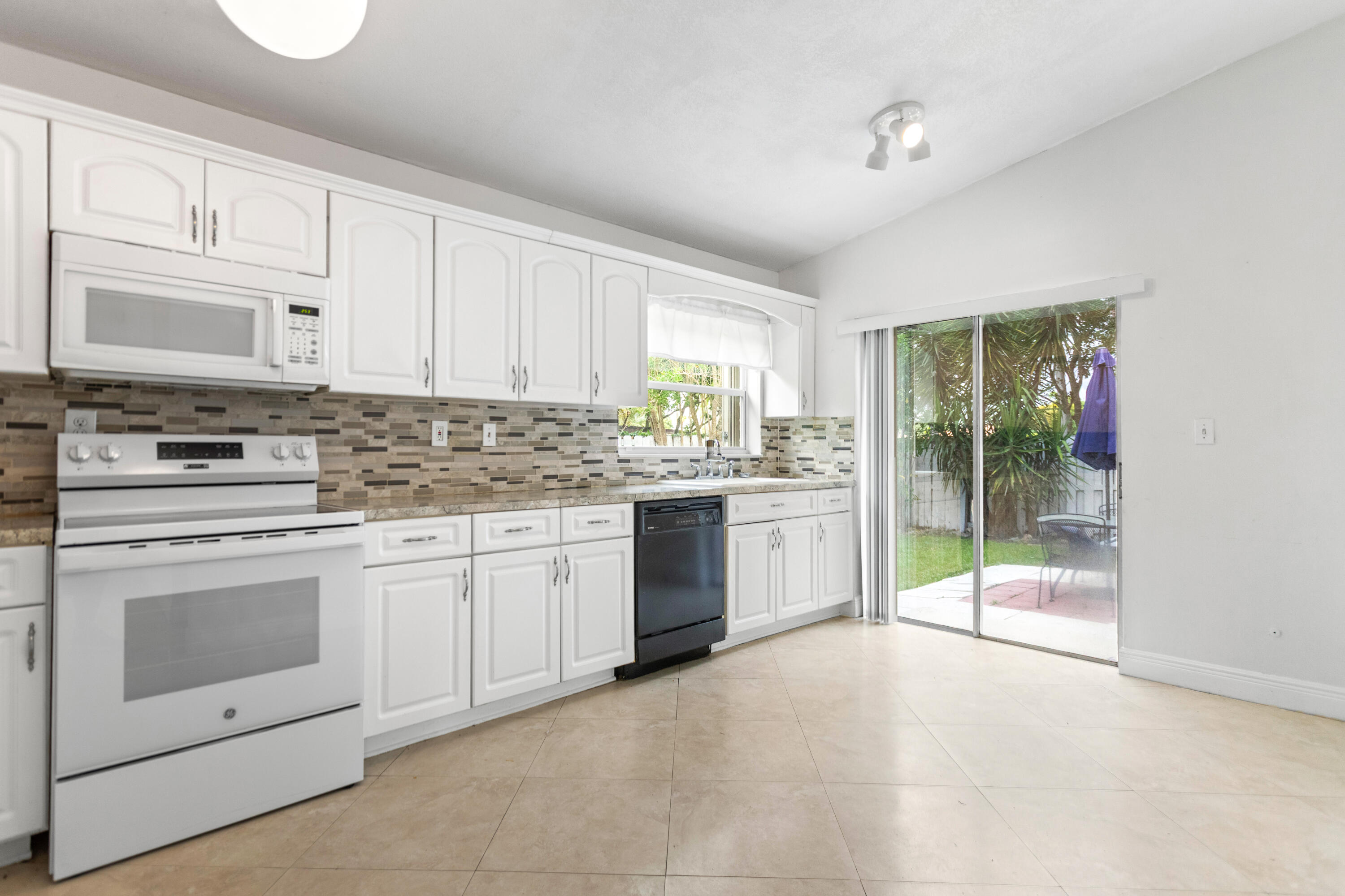 13945 Langley Place Property Photo 45