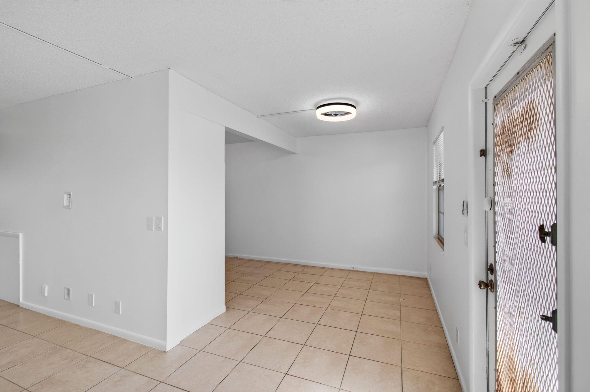 4028 Hythe B Property Photo 6