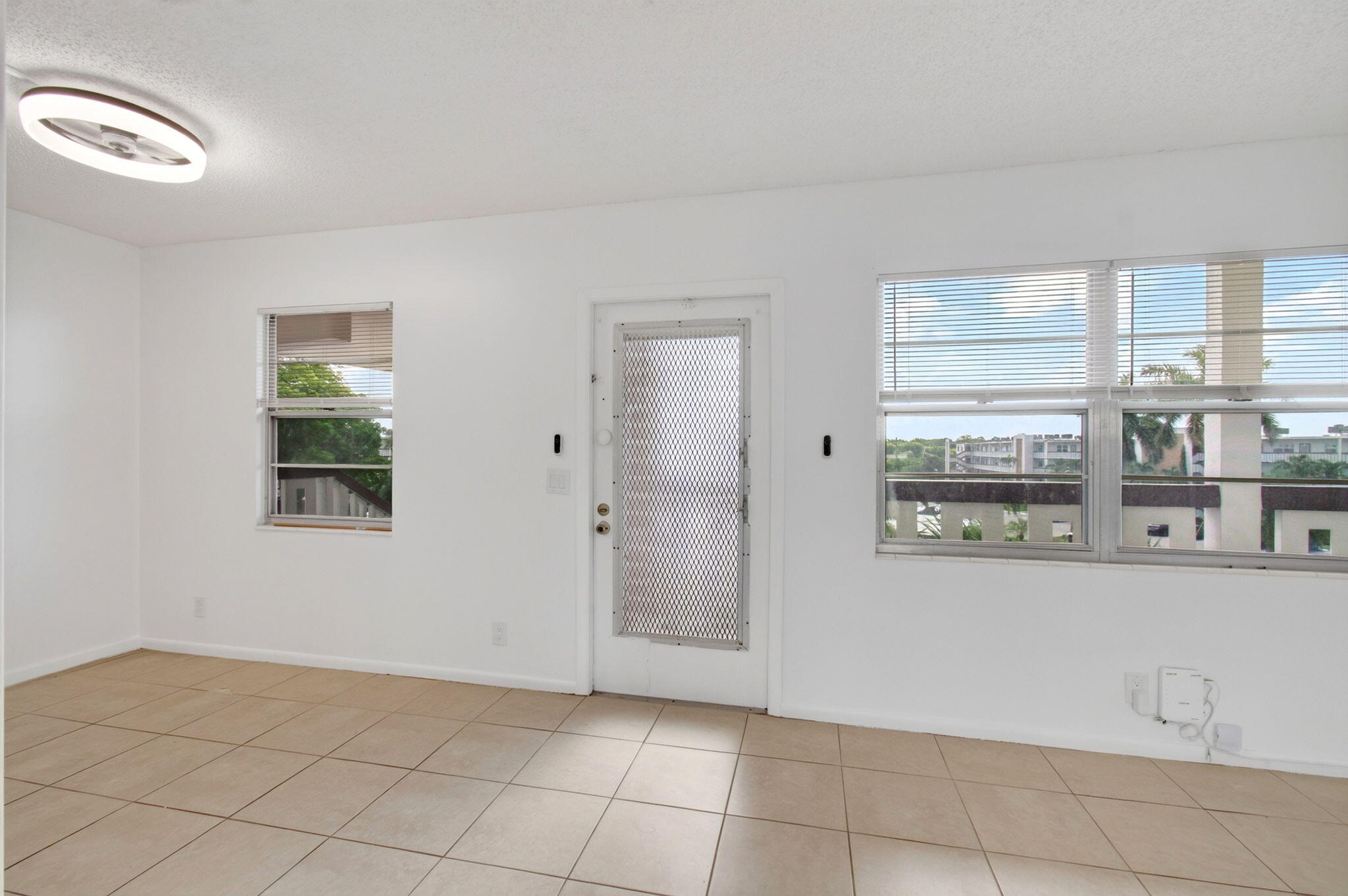 4028 Hythe B Property Photo 18