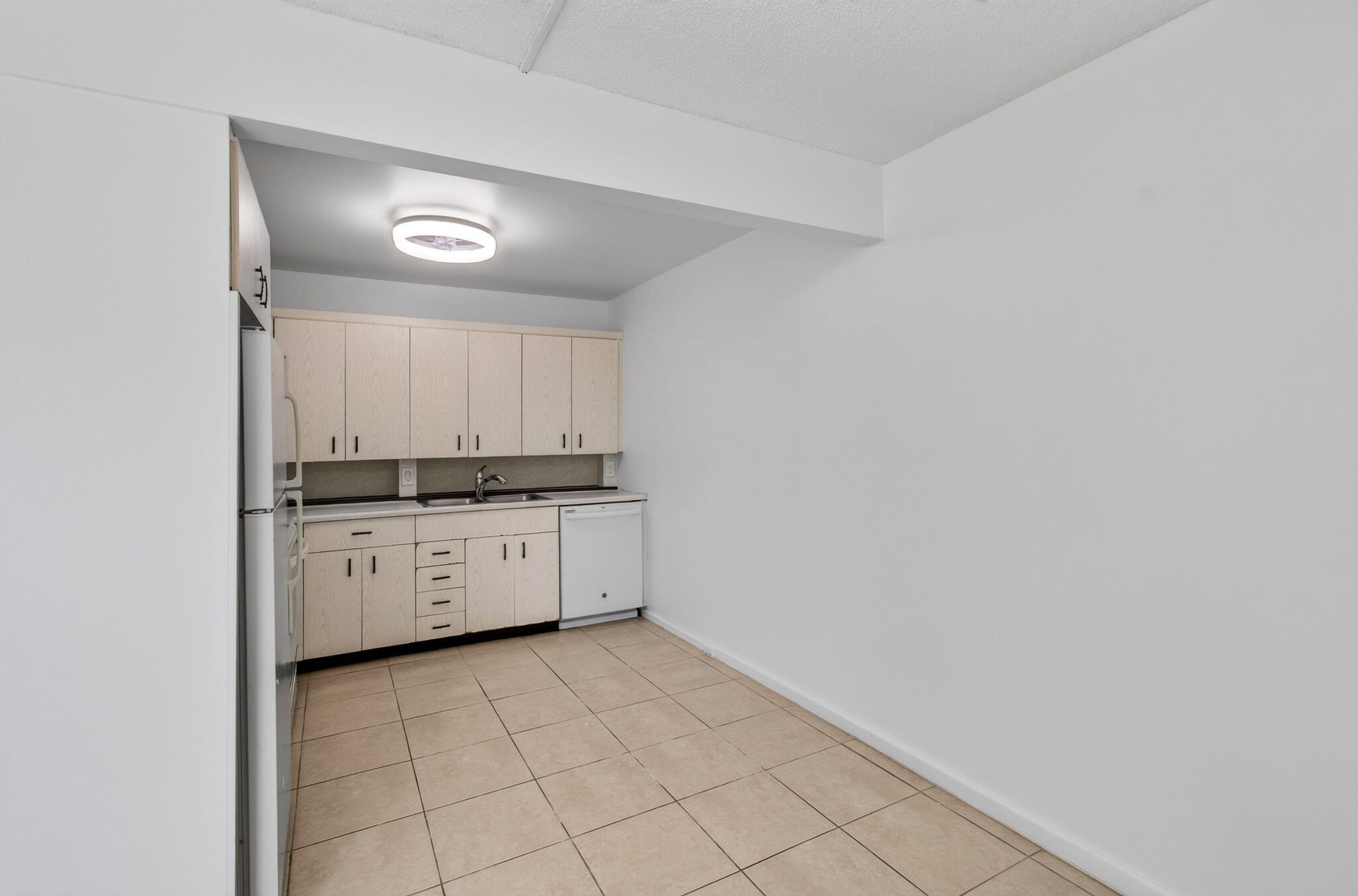 4028 Hythe B Property Photo 25