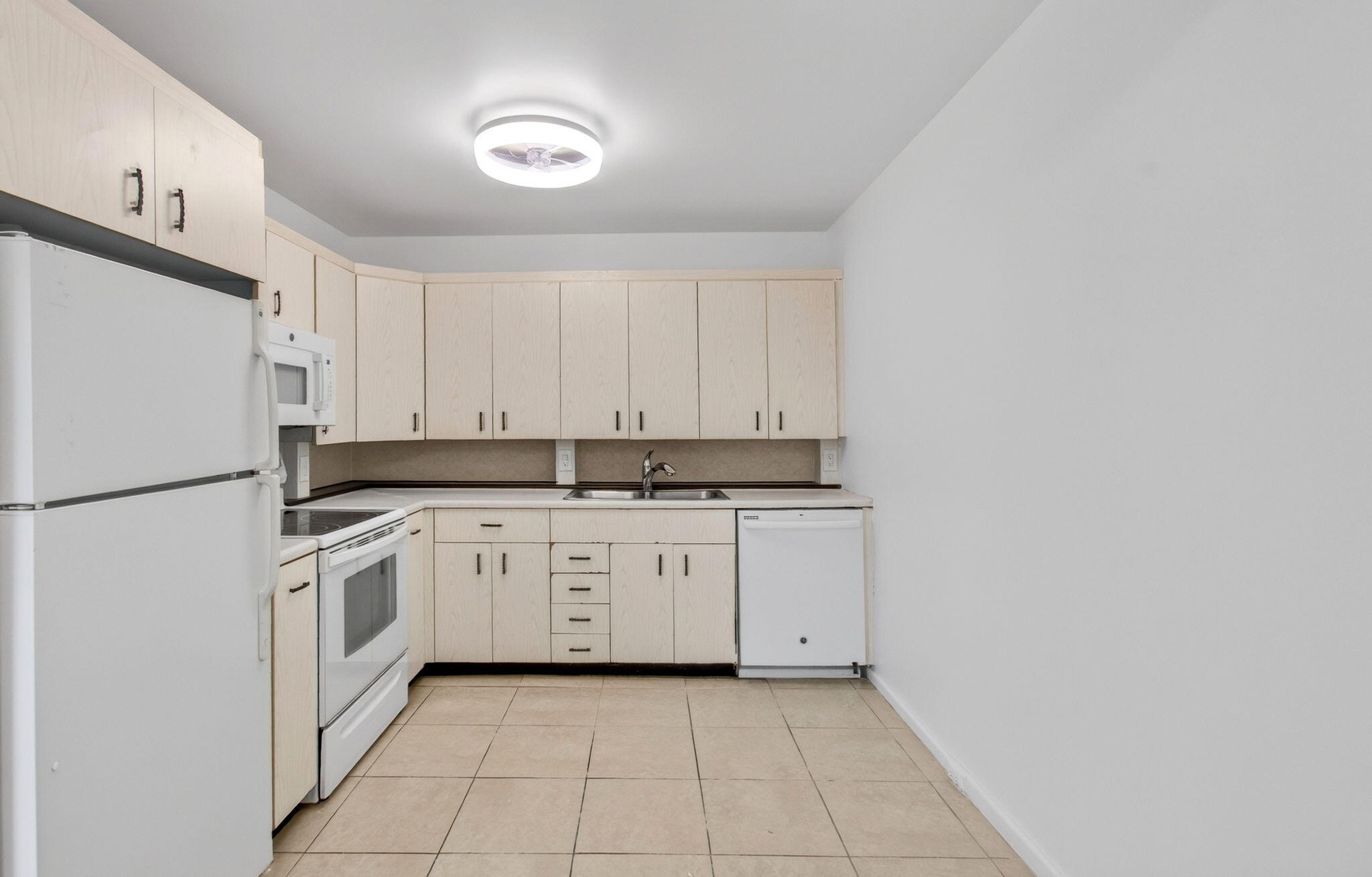 4028 Hythe B Property Photo 27